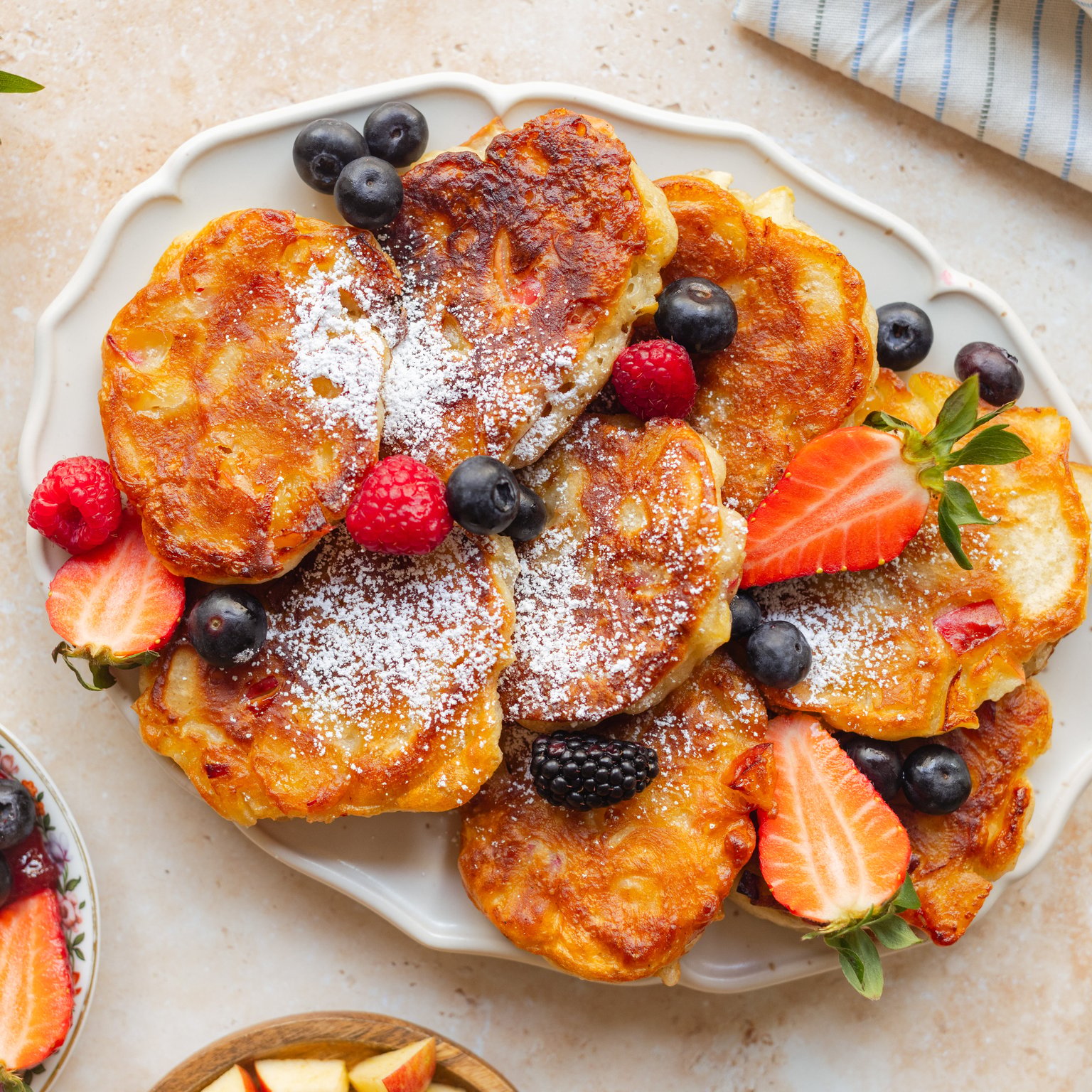 Vegane Hefepfannkuchen mit Äpfeln