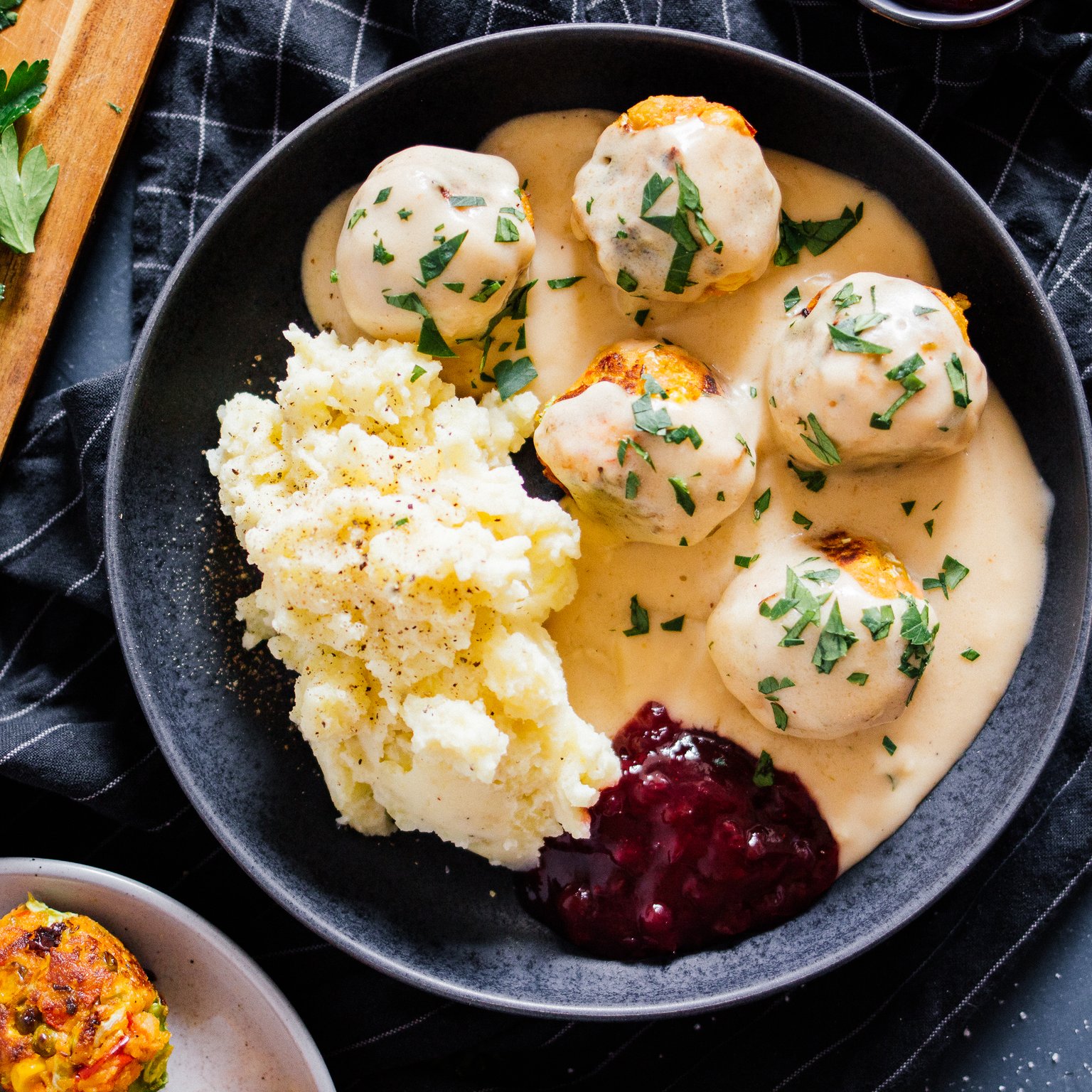 Vegan Köttbullar (swedish meatballs) with cream sauce