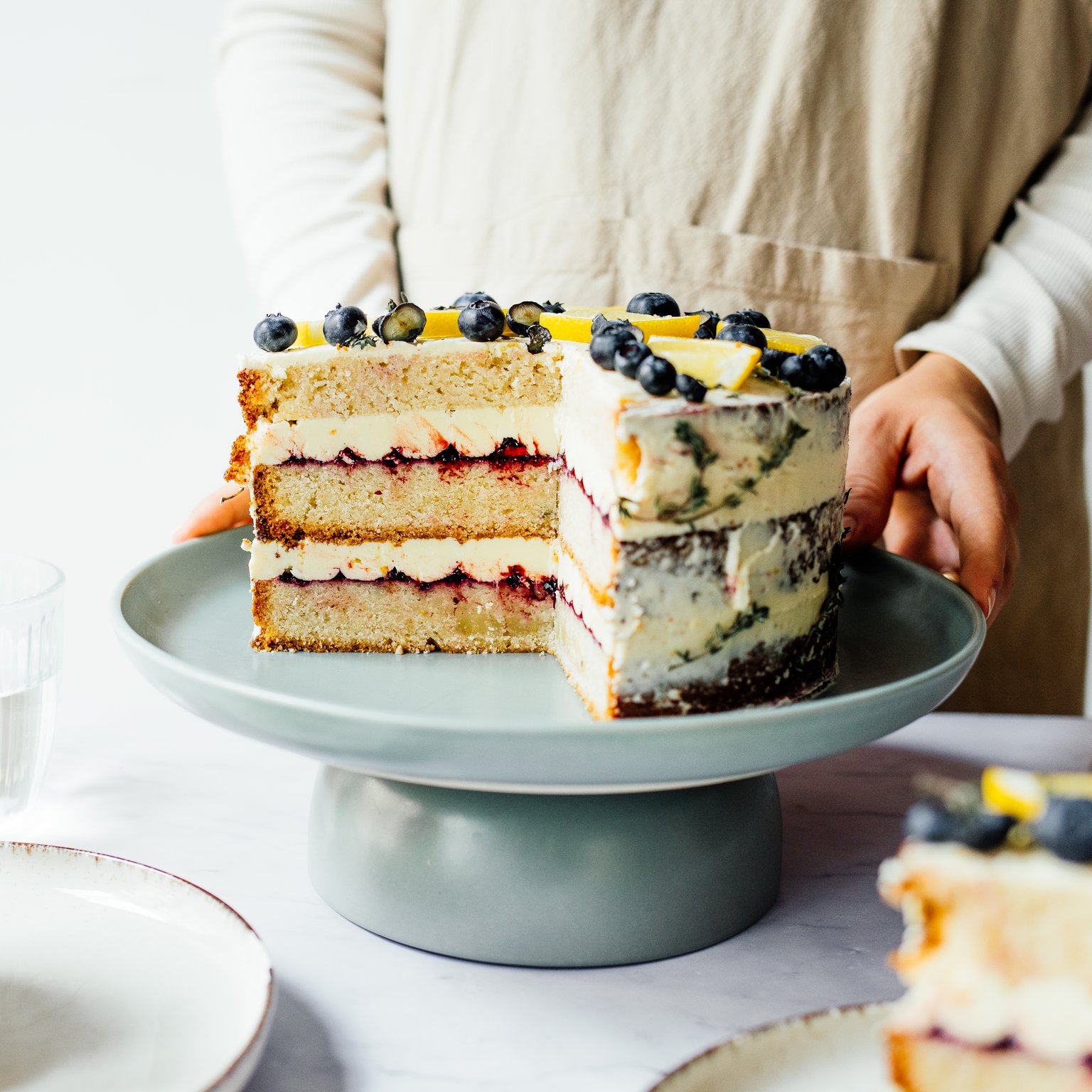 Veganer Naked Cake mit Zitrone & Thymian