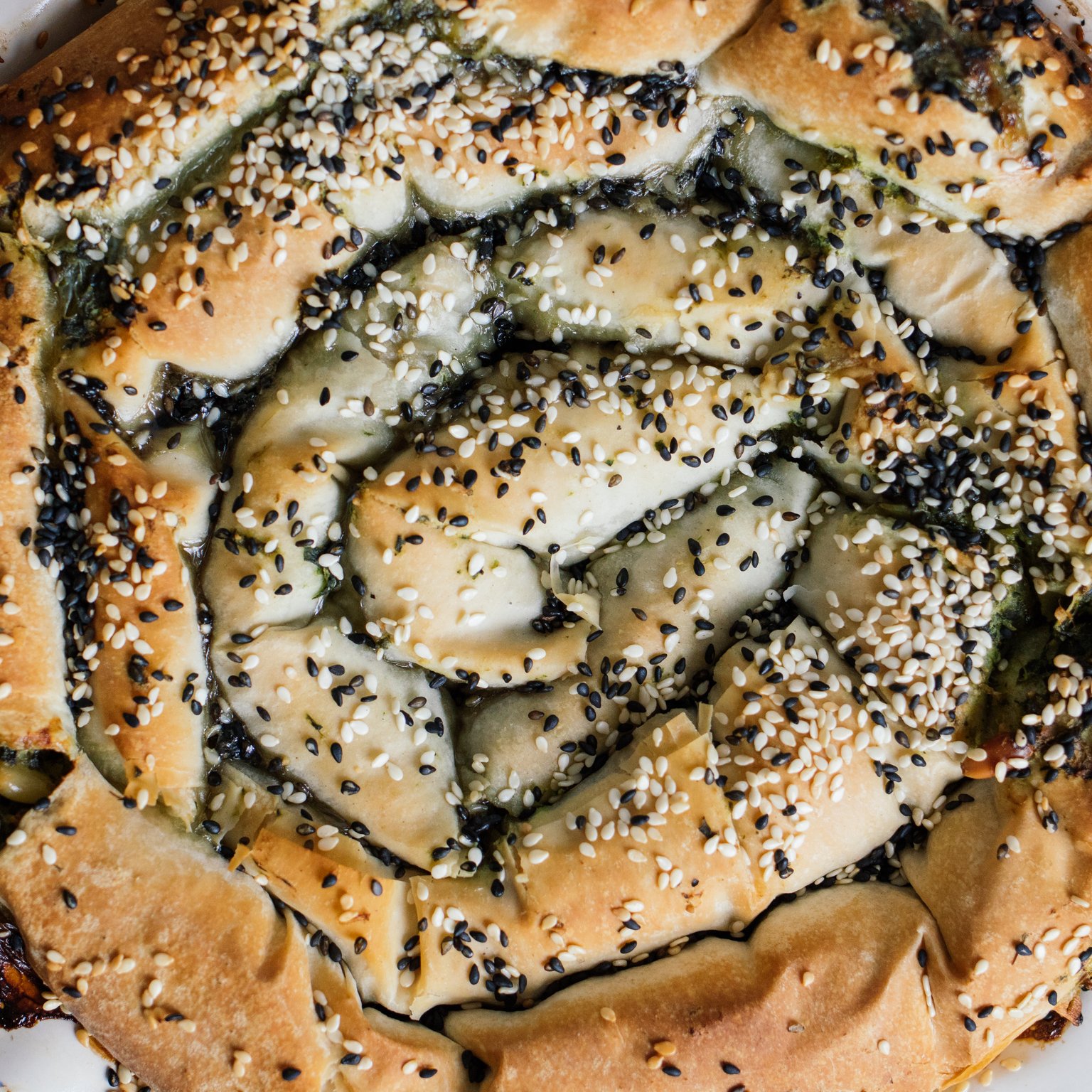 Vegane Börekschnecke mit Spinat-Artischocken-Creme