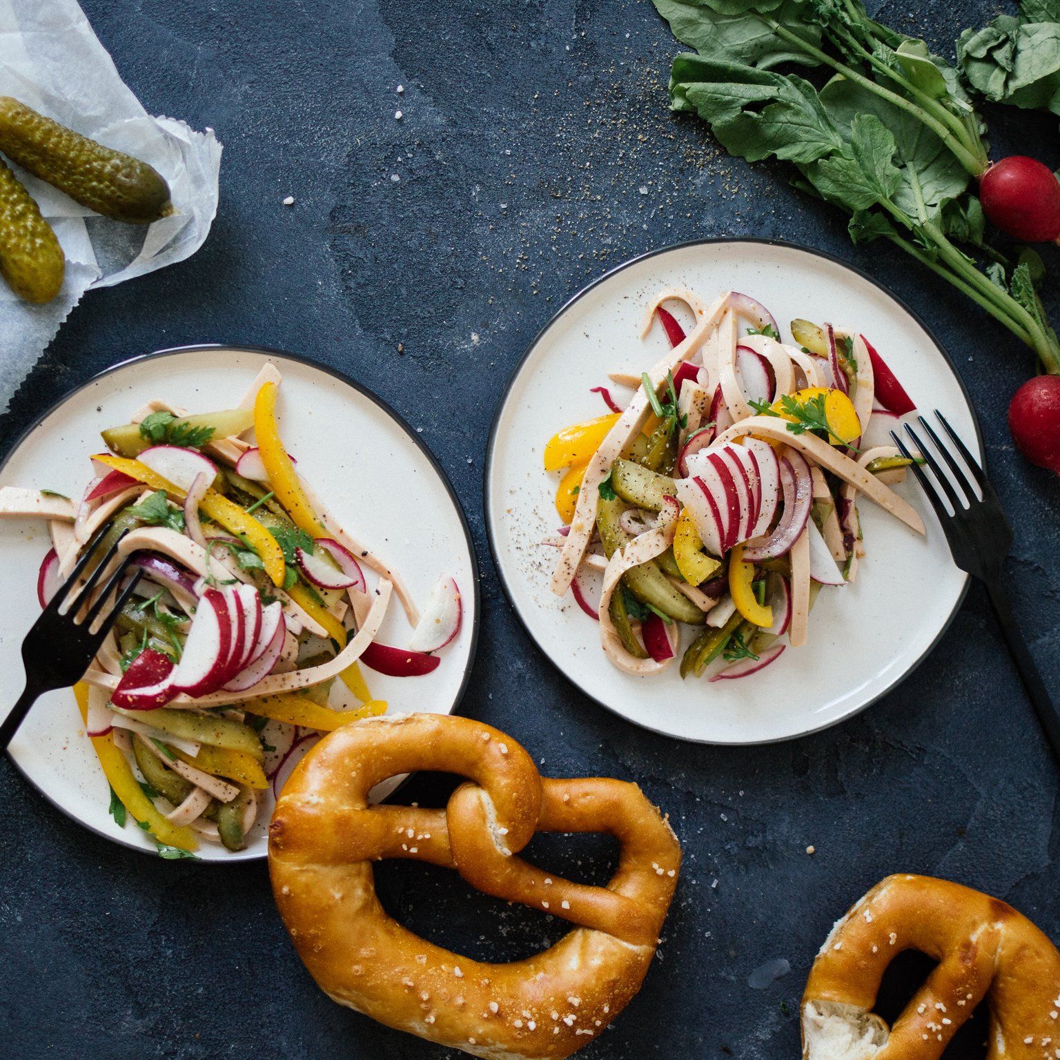 Veganer Wurstsalat mit Radieschen