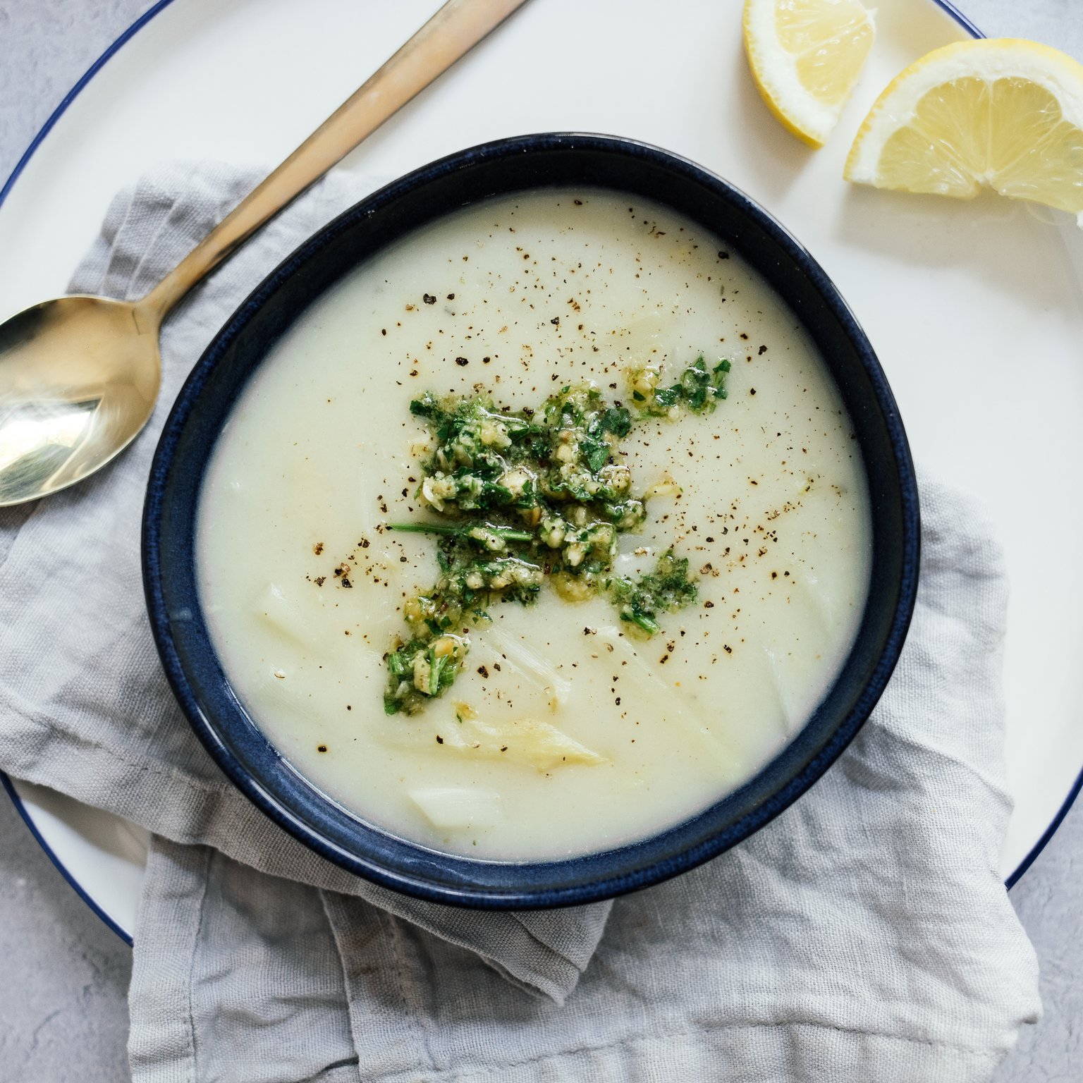 Vegan Asparagus Soup with Hazelnut-Parsley Topping