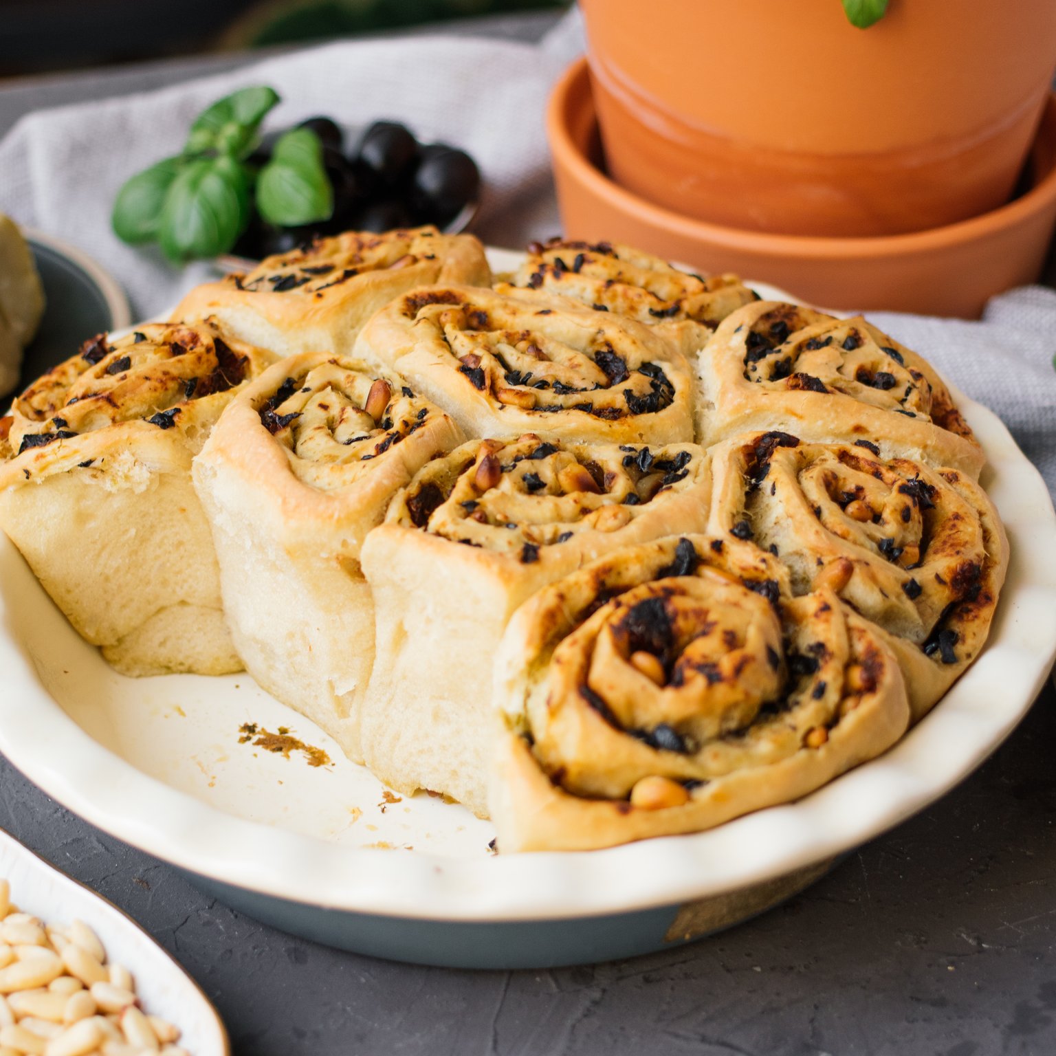 Vegan Pesto Yeast Buns