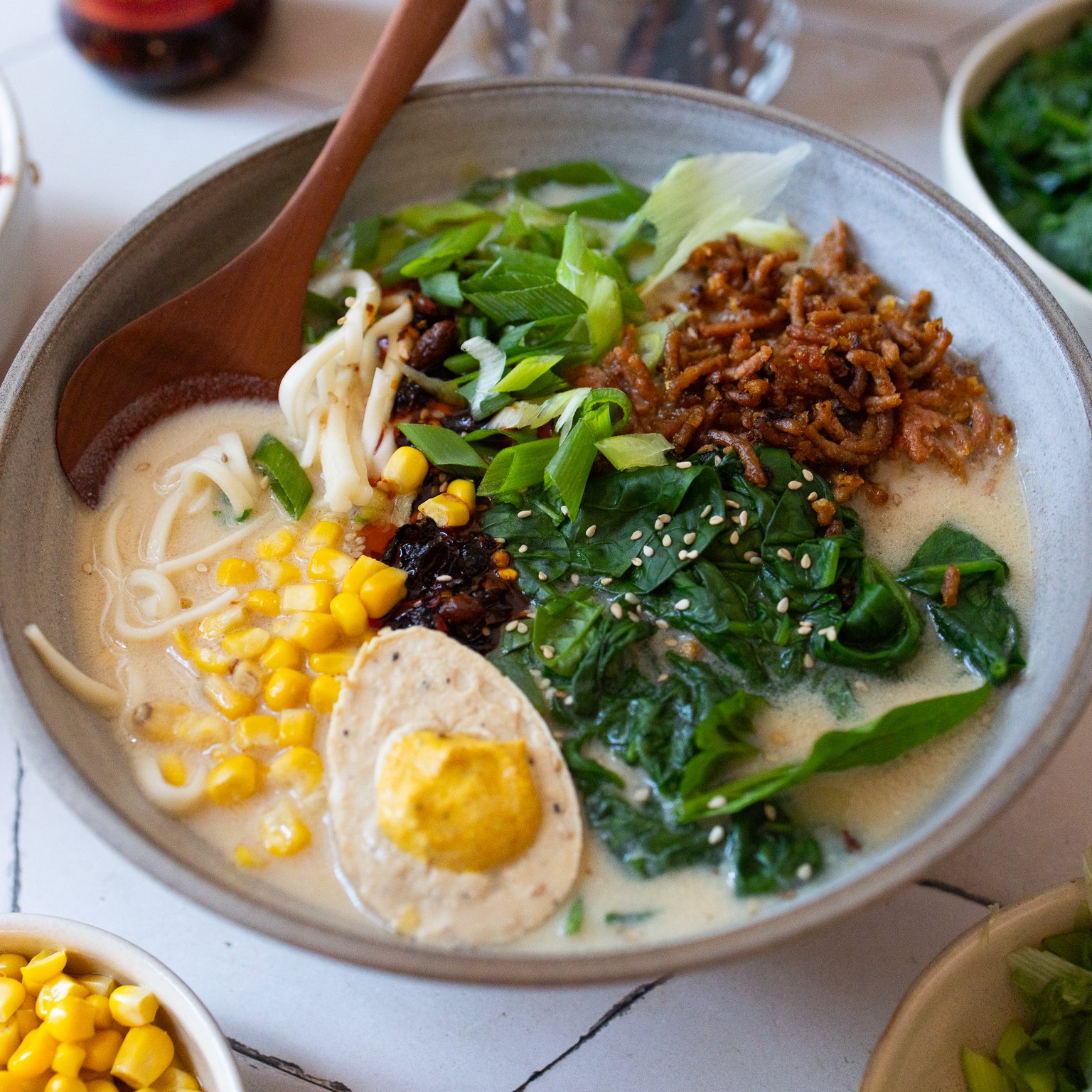 Vegane Tantan Ramen mit veganem Ei