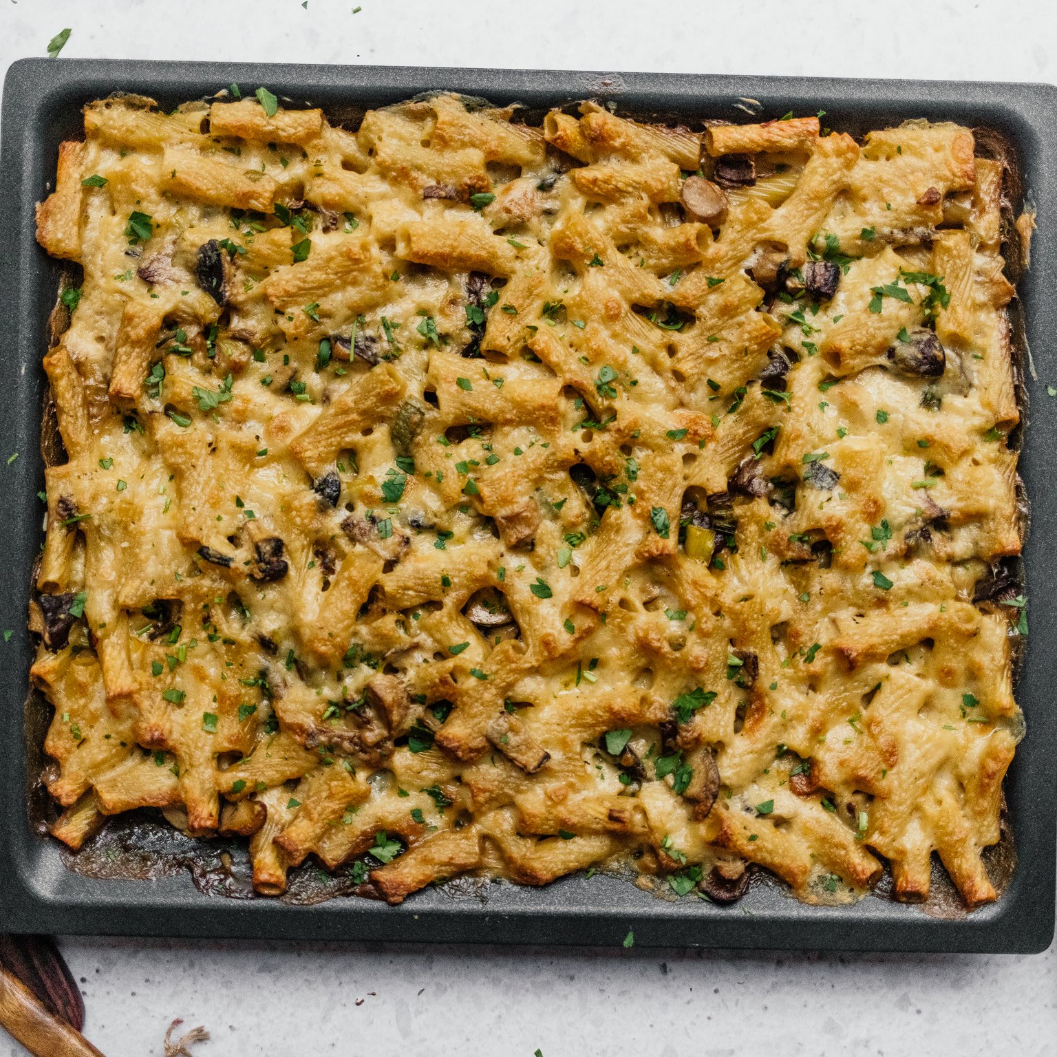 Sheetpan Baked Pasta with Creamy Mushrooms