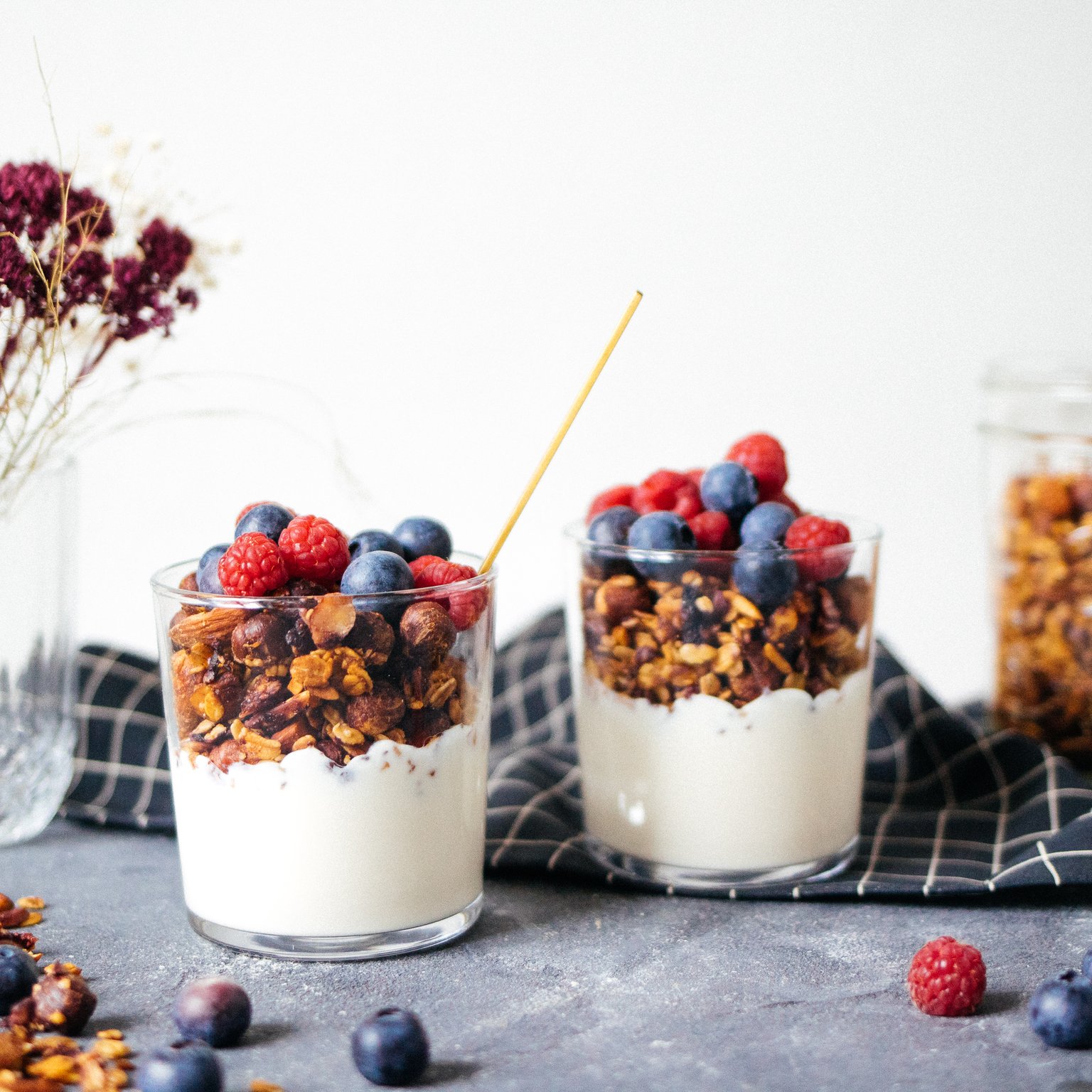 Super leichtes, veganes Blaubeer-Granola