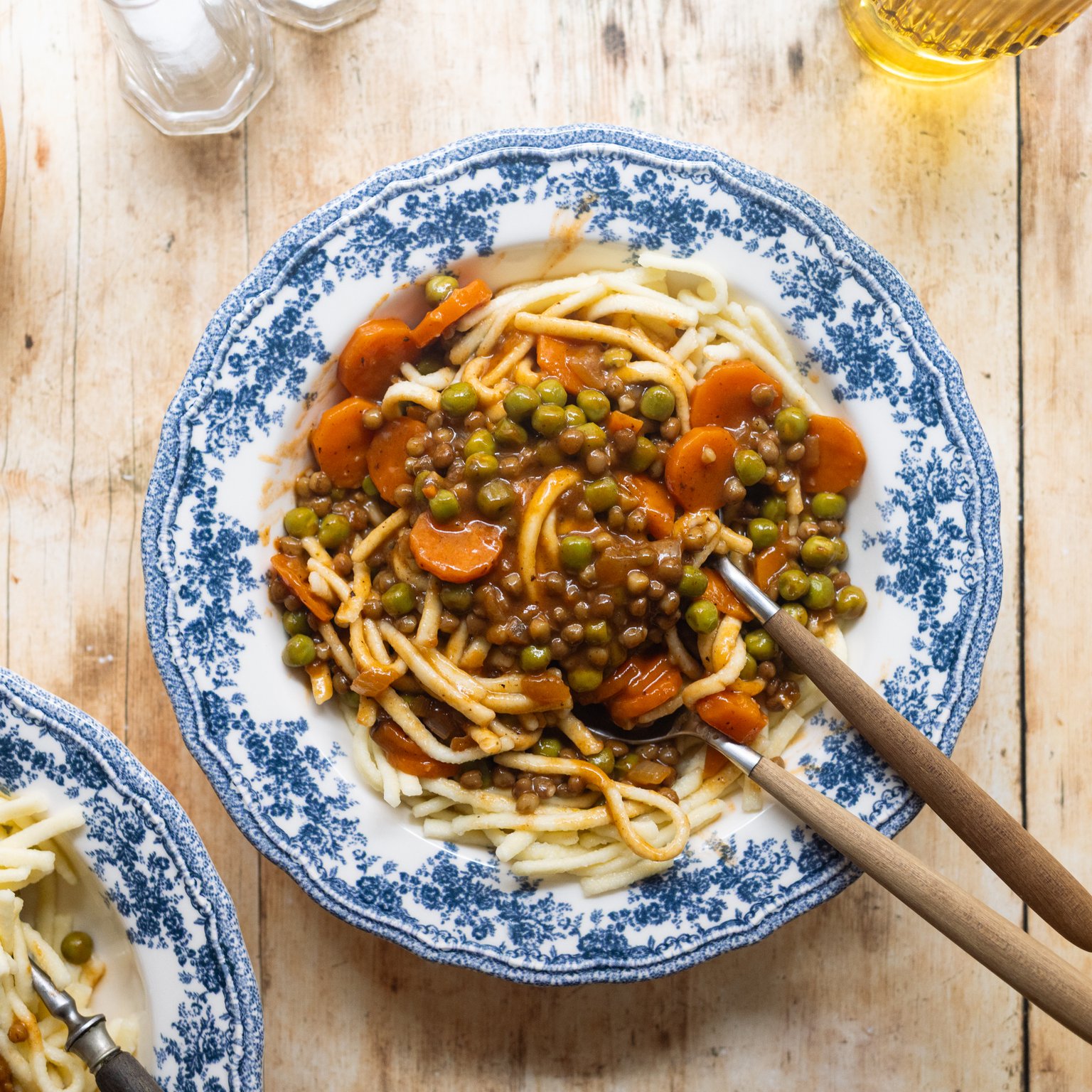 Schnelles Linsen-Gulasch mit Spätzle