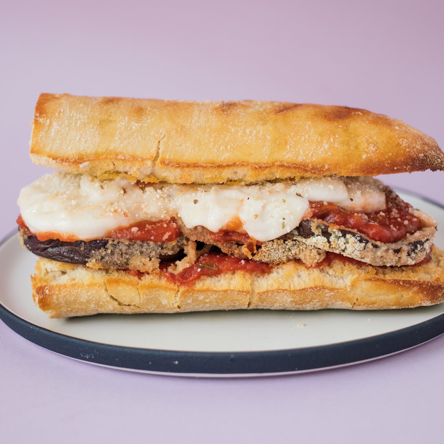 Veganes Eggplant Parm Sandwich