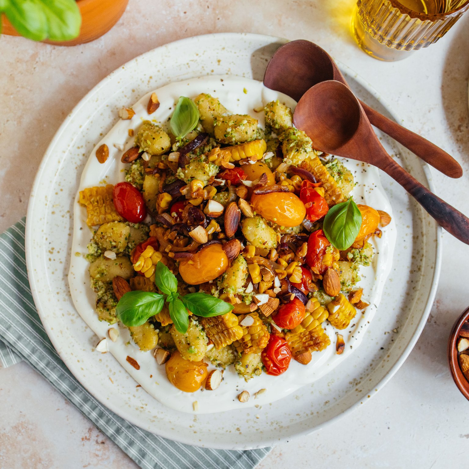Veganer Gnocchisalat mit Brokkolipesto