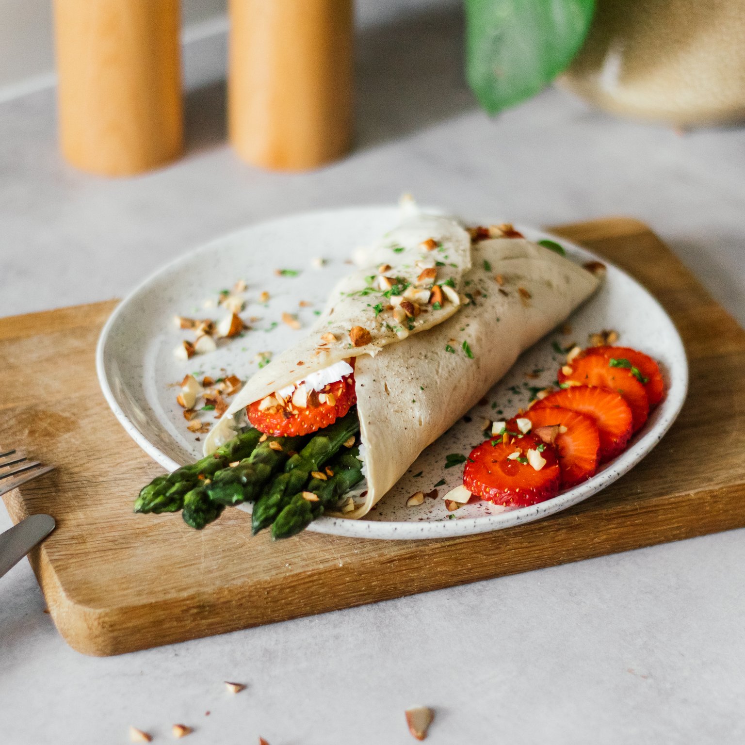 Vegan Crêpes with Asparagus Filling