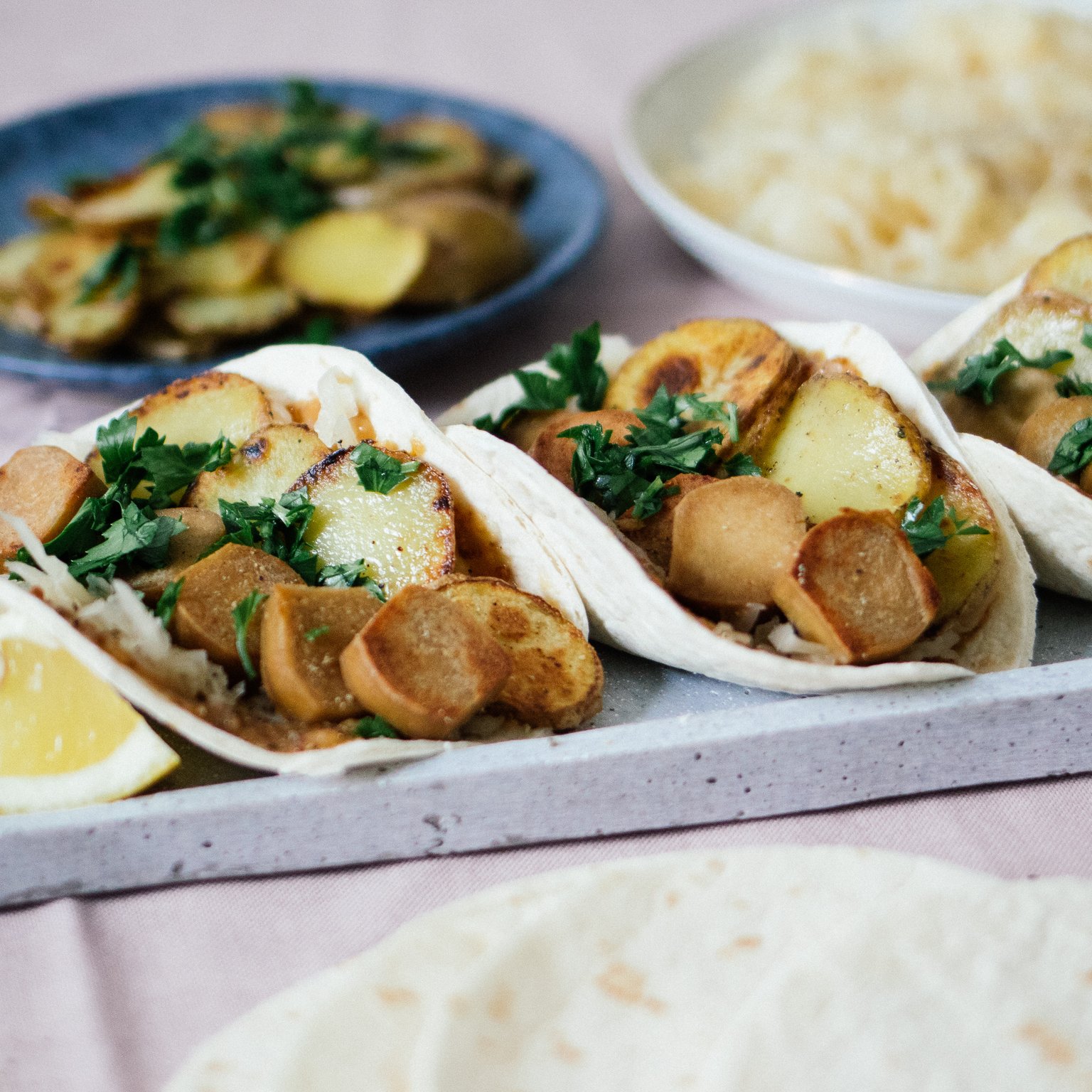 Vegane Sauerkraut-Tacos mit Süssem-Senf-Dressing