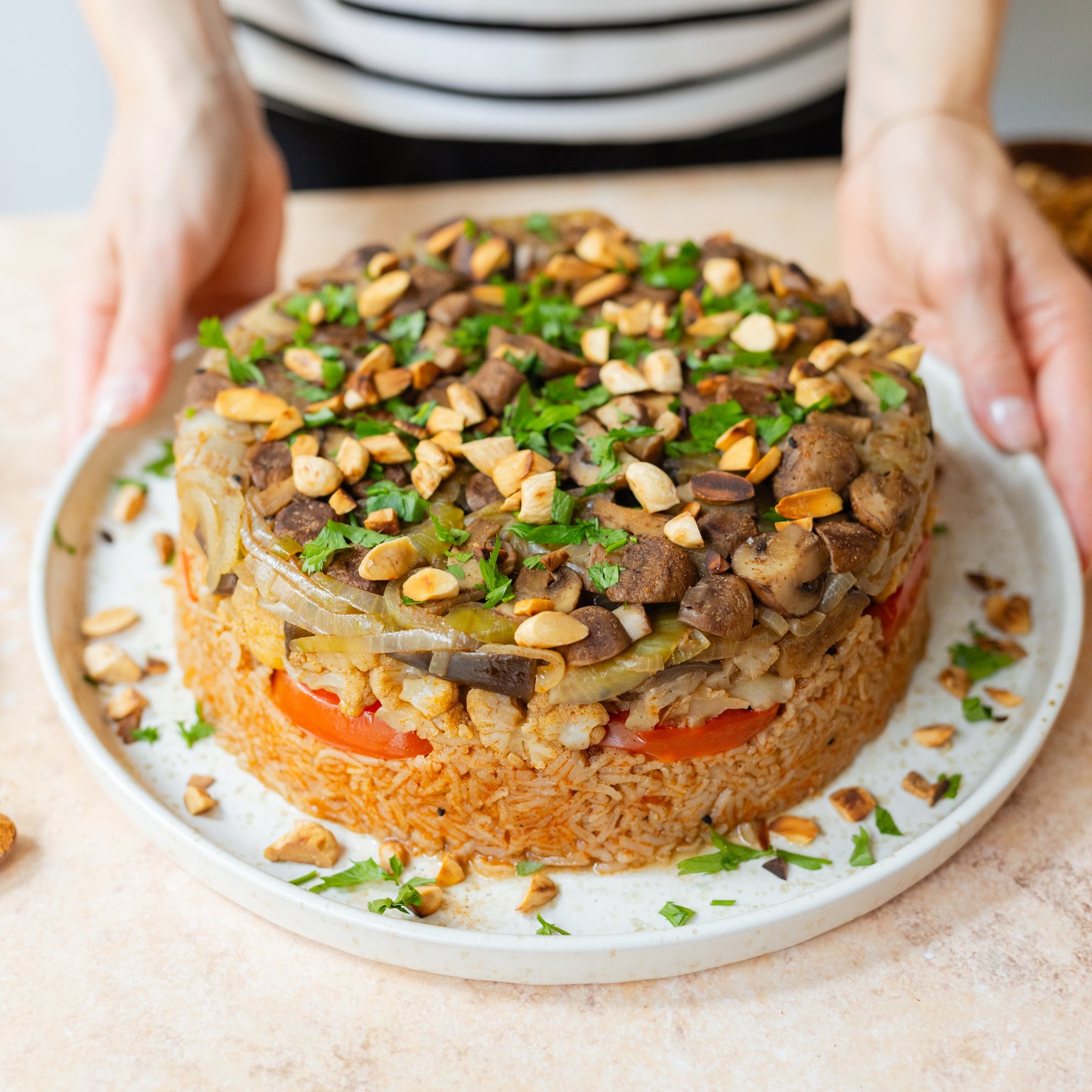 Veganes Maqluba (Arabisches Reis-Gemüse-Gericht)
