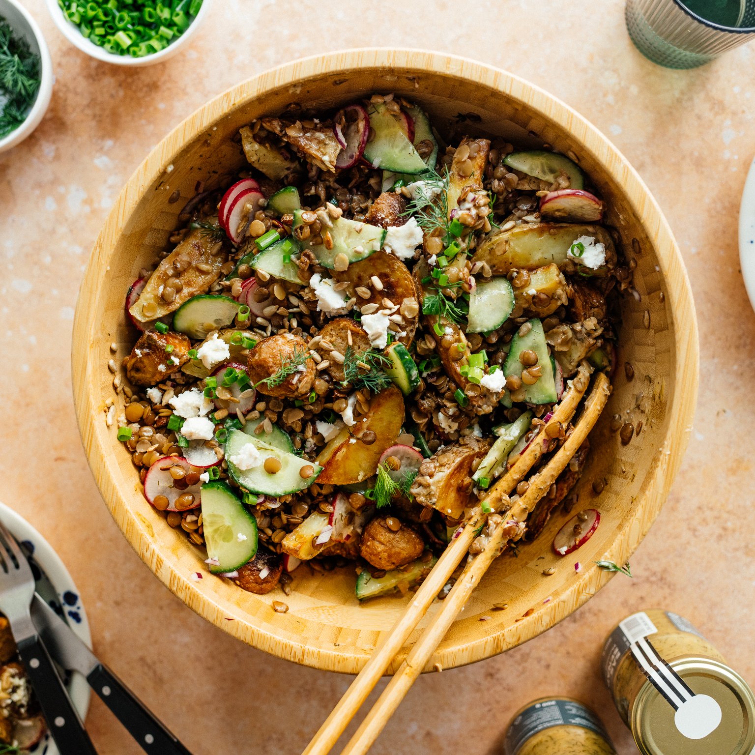 Veganer Kartoffelsalat mit Linsen & Senf-Dill-Soße