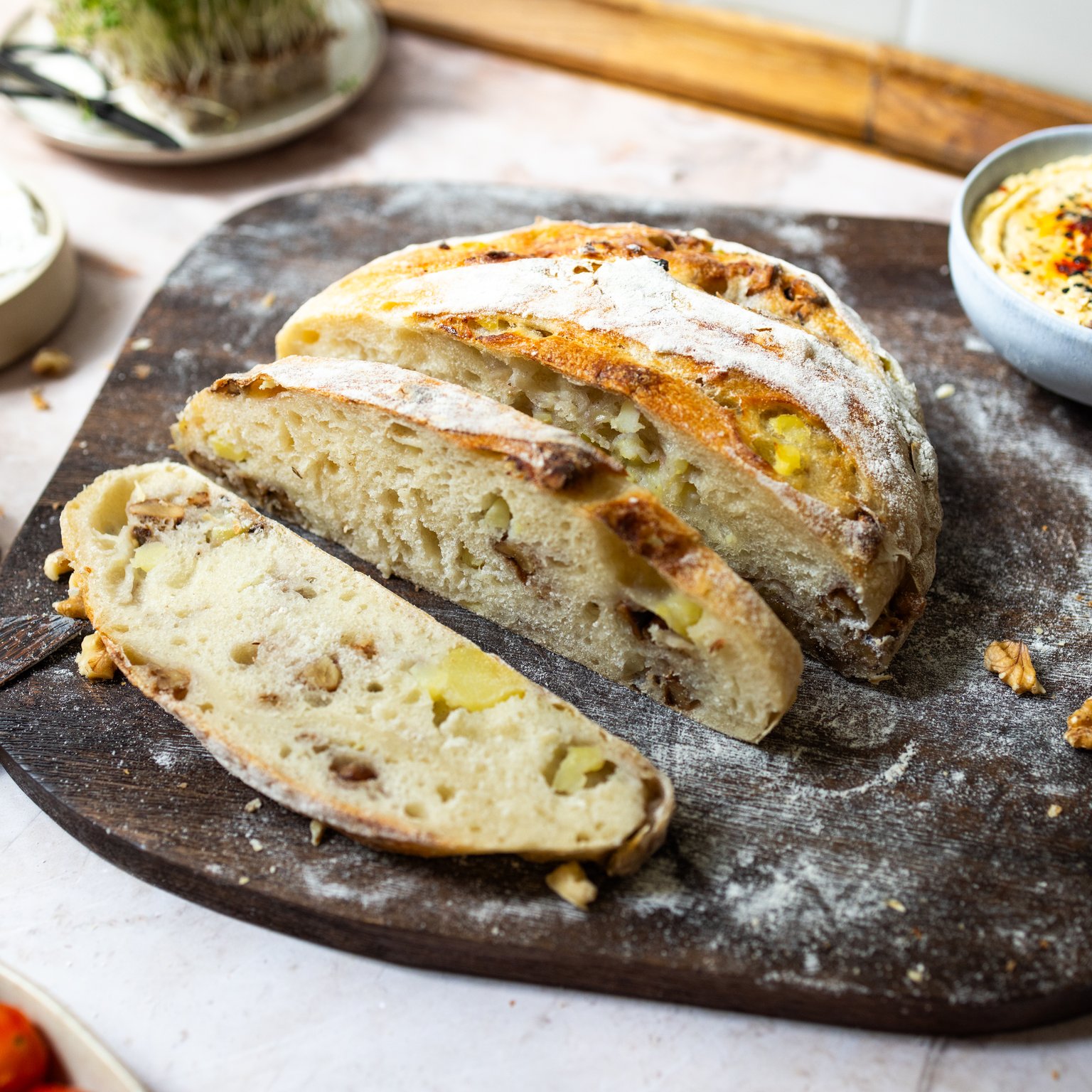 Sauerteigbrot mit Kartoffel & Walnuss