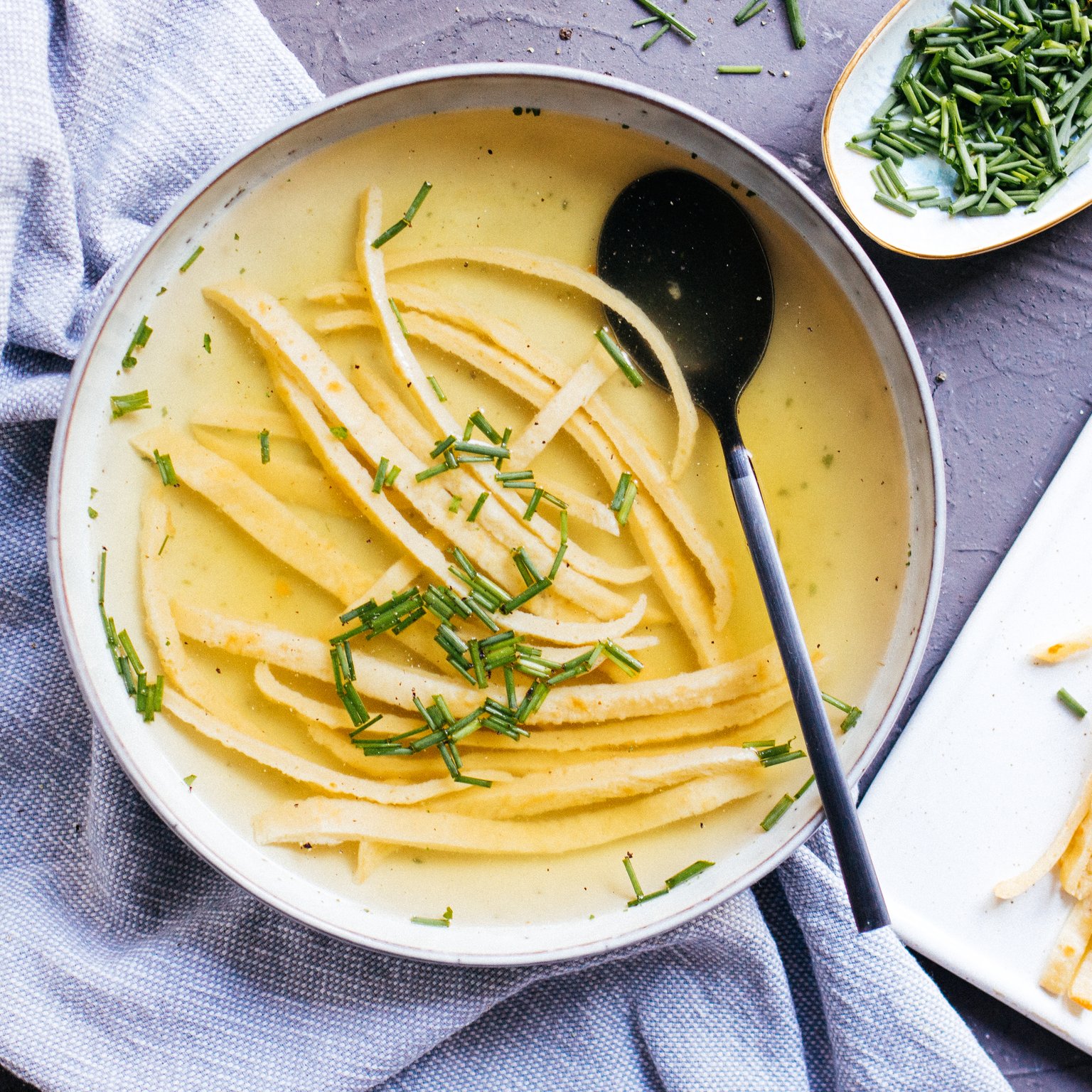 Vegane schwäbische Flädlesuppe