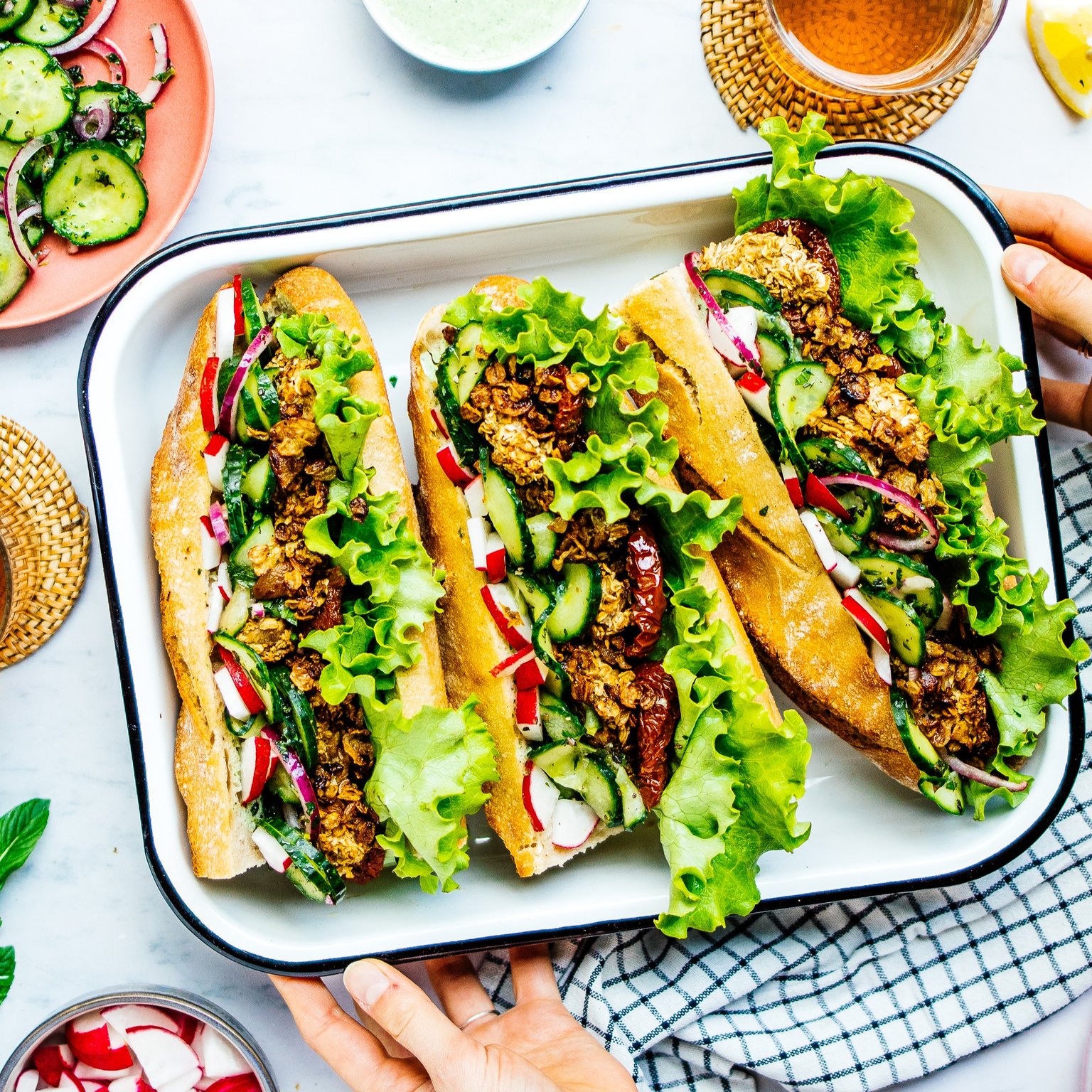 Vegan “Chicken“ Sandwich with Cucumber-Mint Salad