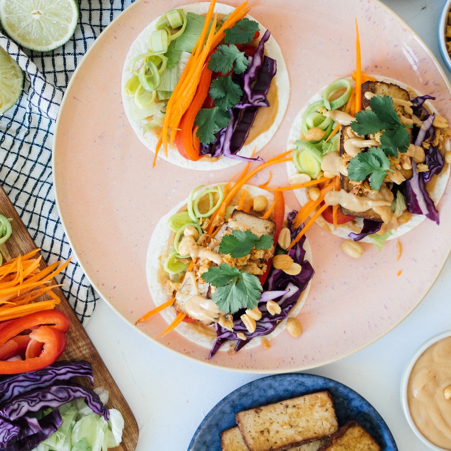 Vegane Thai Tacos mit Erdnusssauce