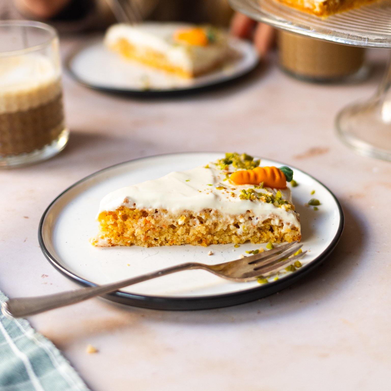 Veganer Karottenkuchen mit Joghurtfrosting
