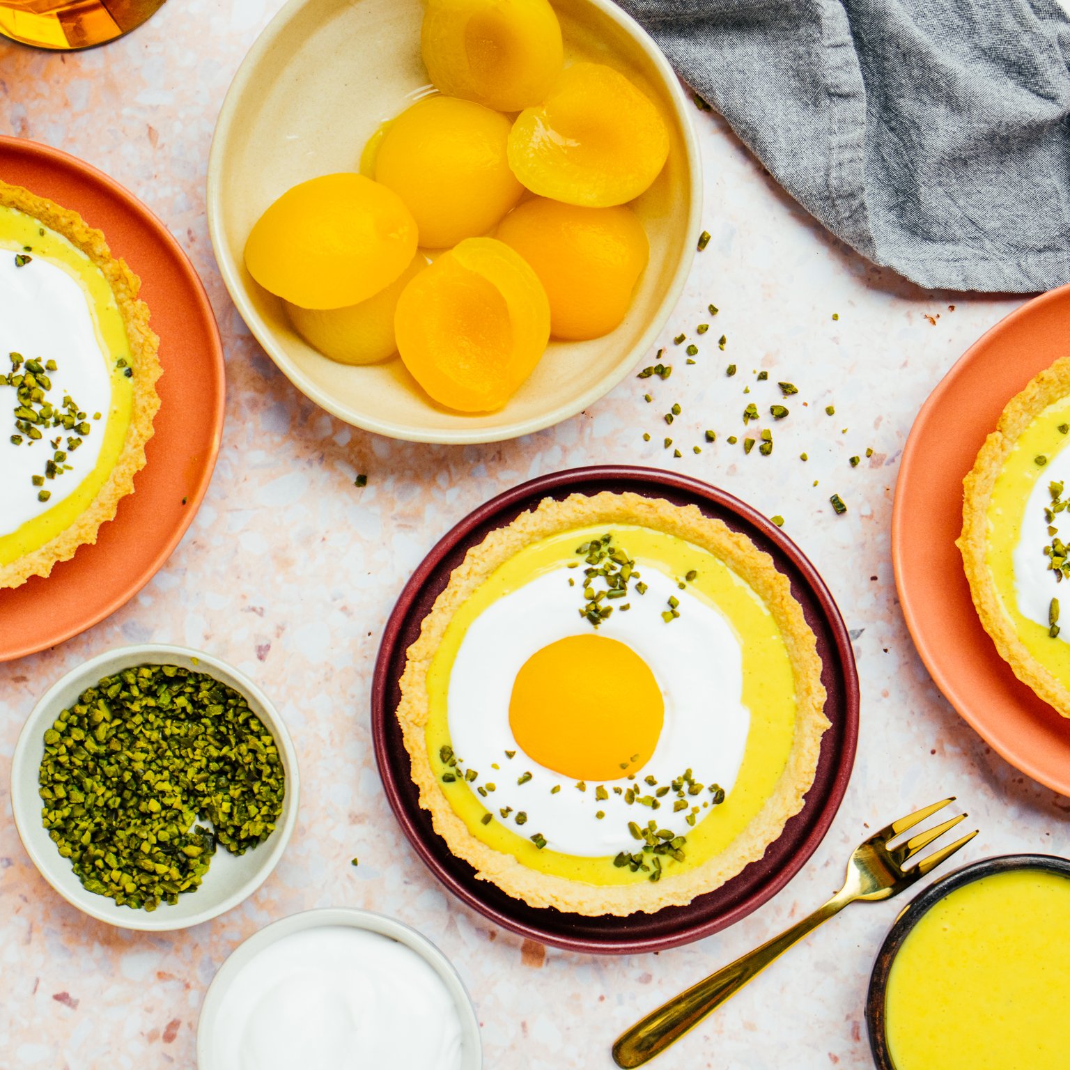 Oster-Tartelettes mit veganem Eierlikör