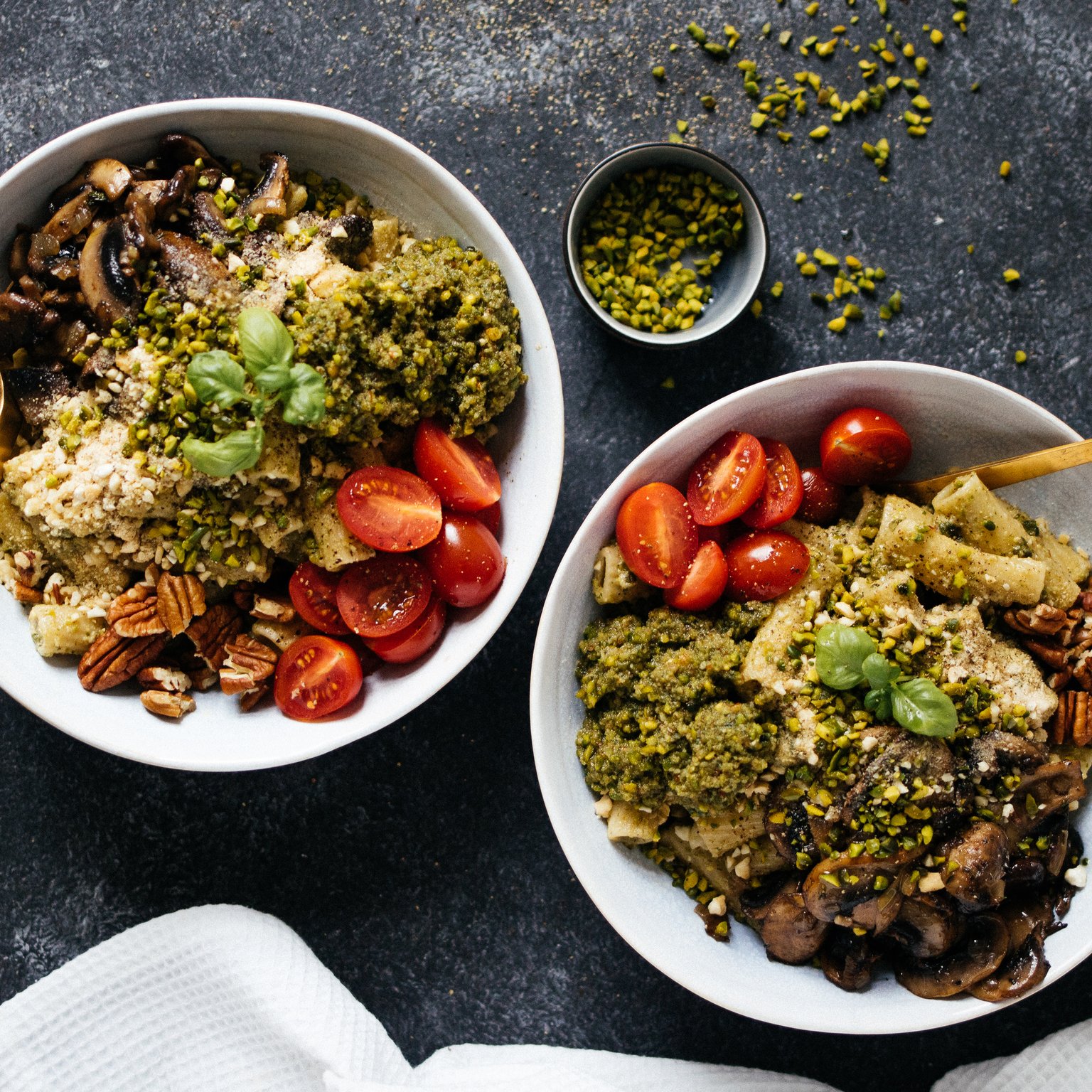 Vegane Pasta mit Pistazienpesto & Pilzen