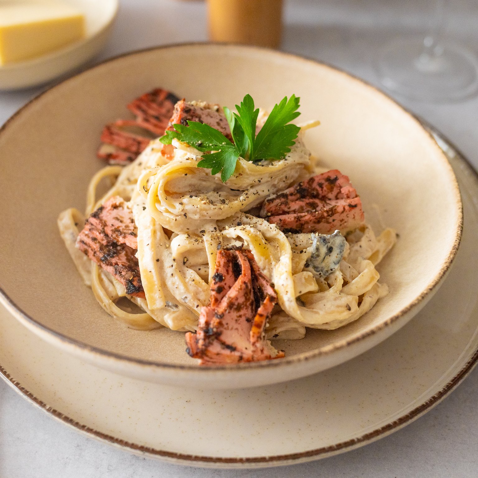 Vegane Nudeln mit „Lachs“-Sahne-Soße