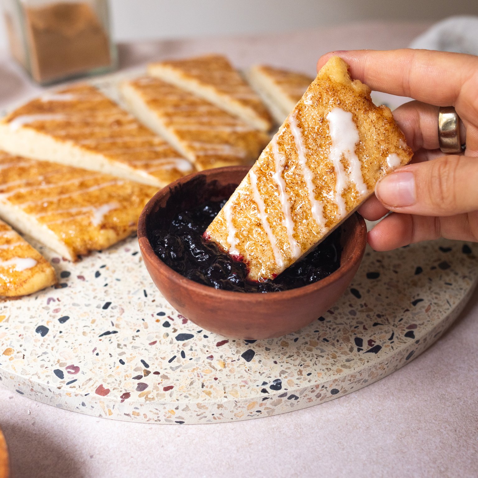 Vegane und glutenfreie Zimtschnecken-Pinsa