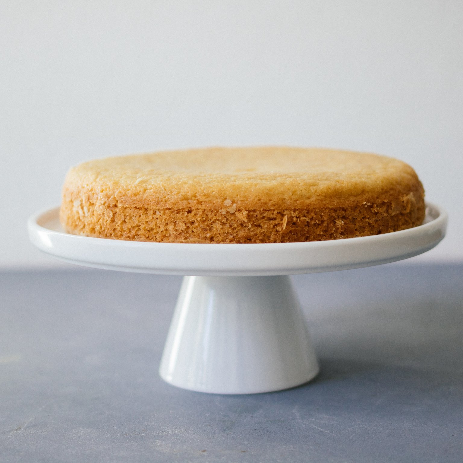 Veganer Biskuitteig: Wie er gelingt und welche Rezepte du damit backen kannst