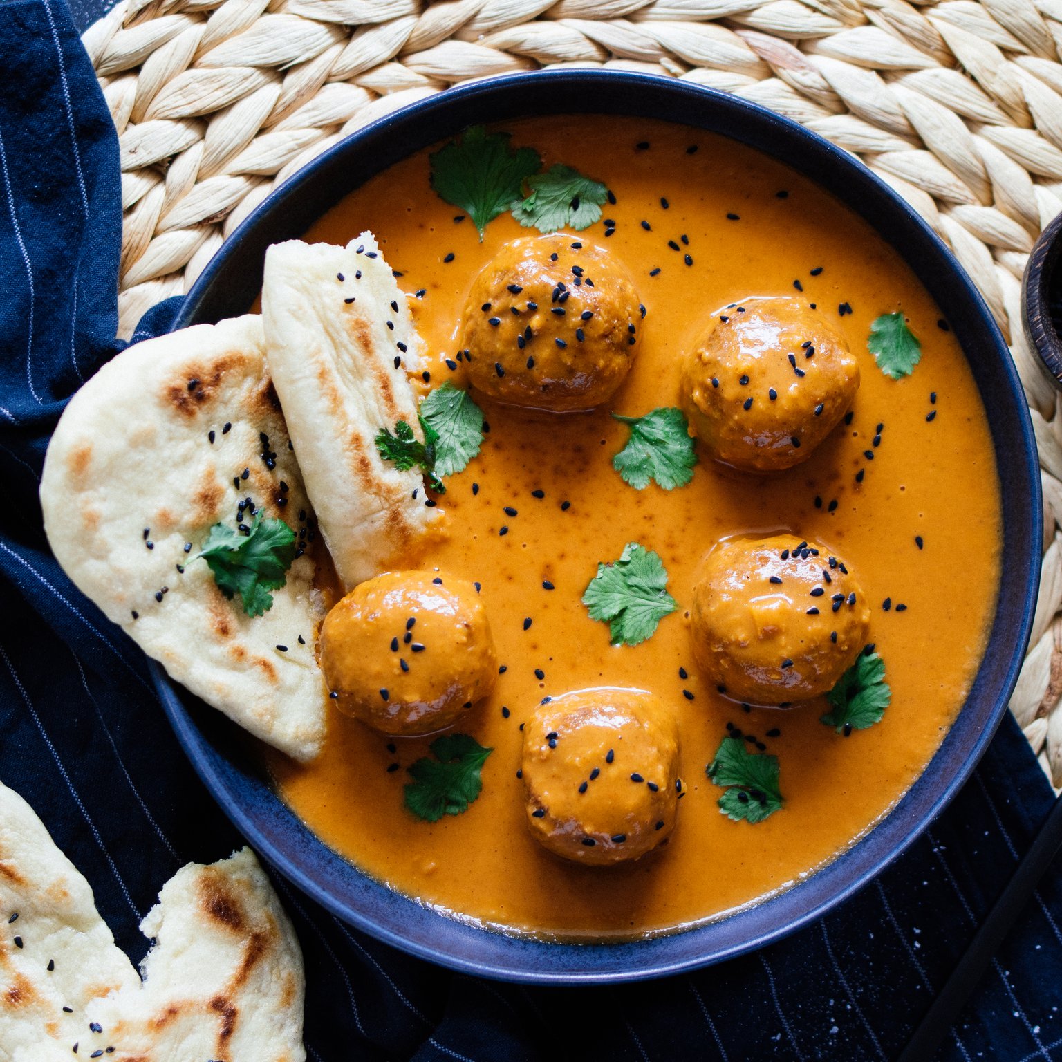 Veganes Falafel Curry mit Naan Brot