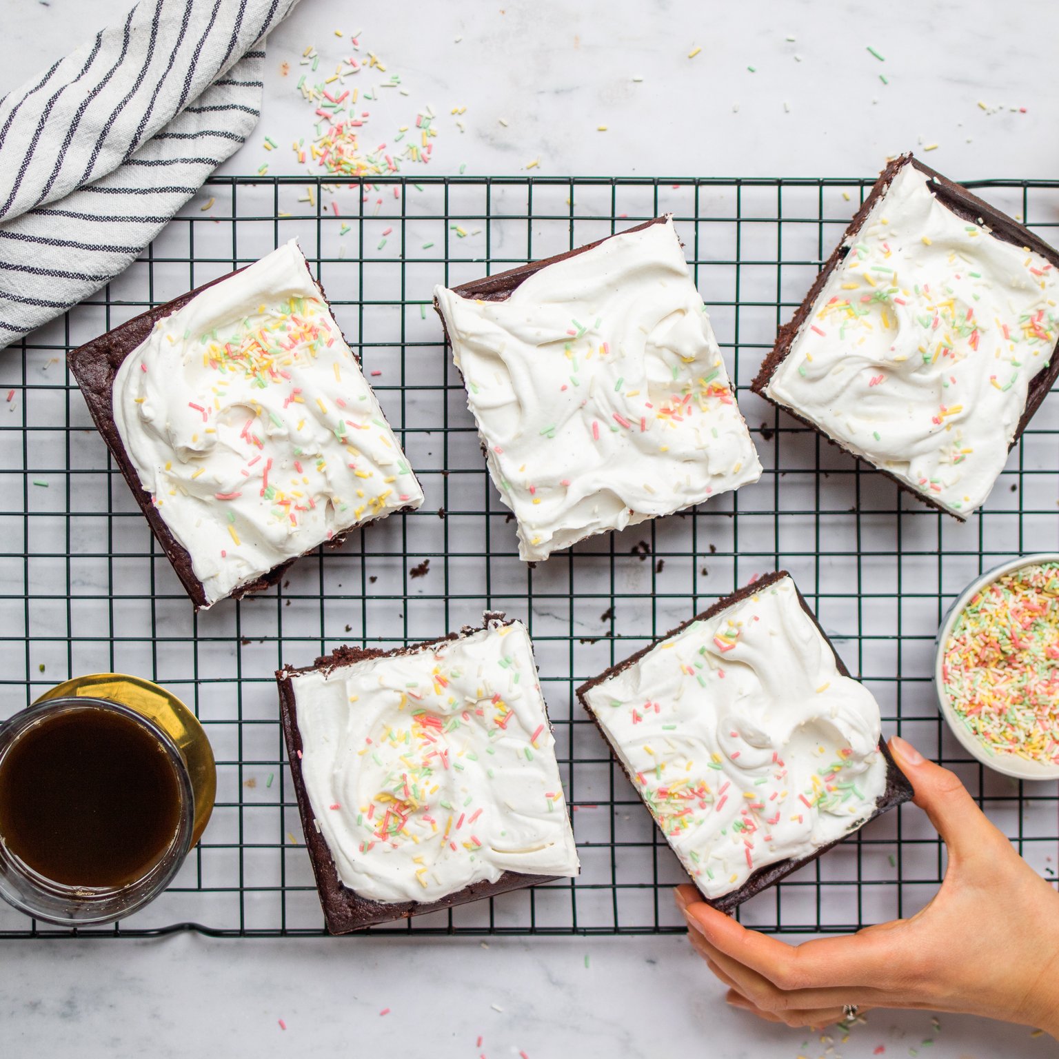 Veganer Schokoladenkuchen vom Blech mit Frischkäse-Topping