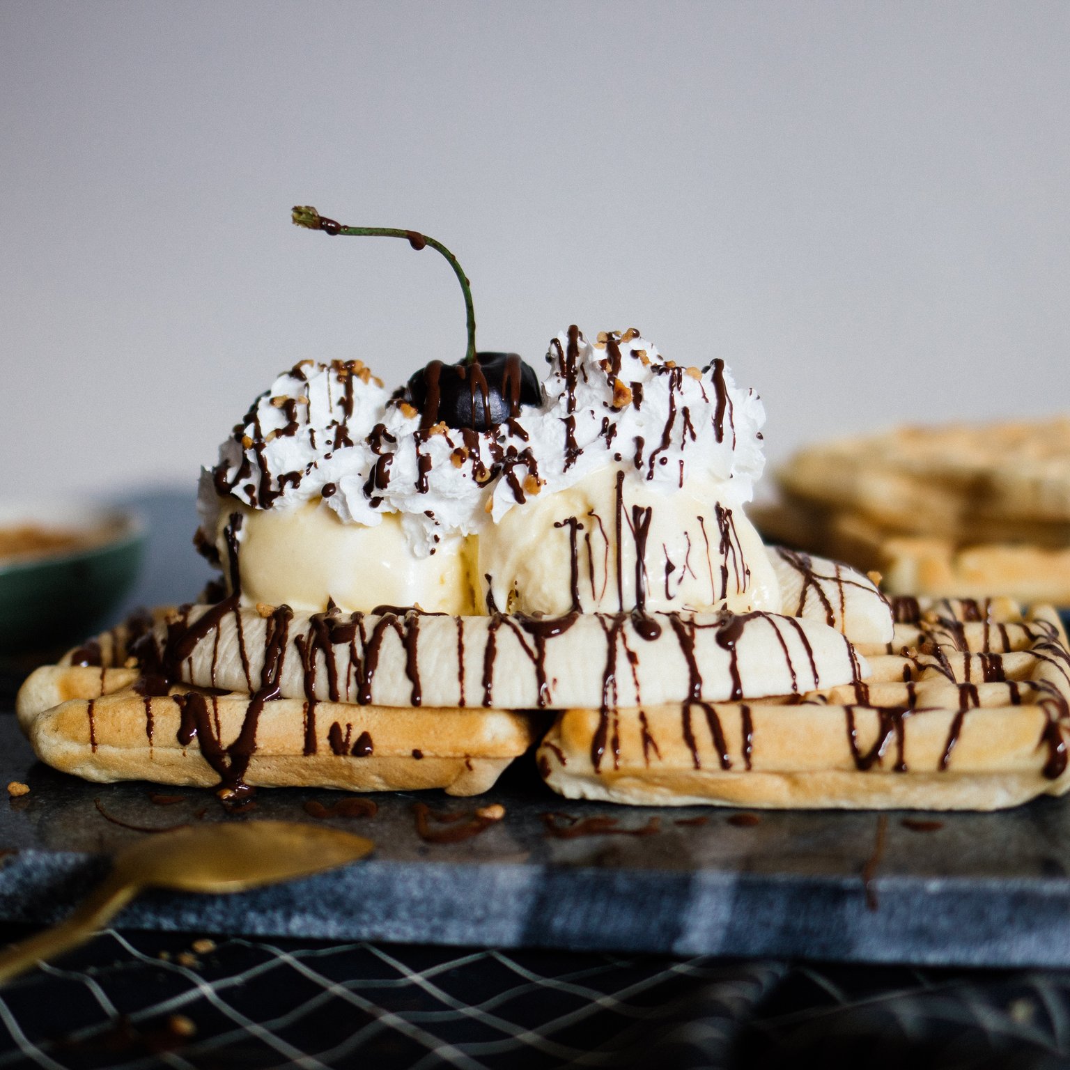 Vegan banana split with waffles