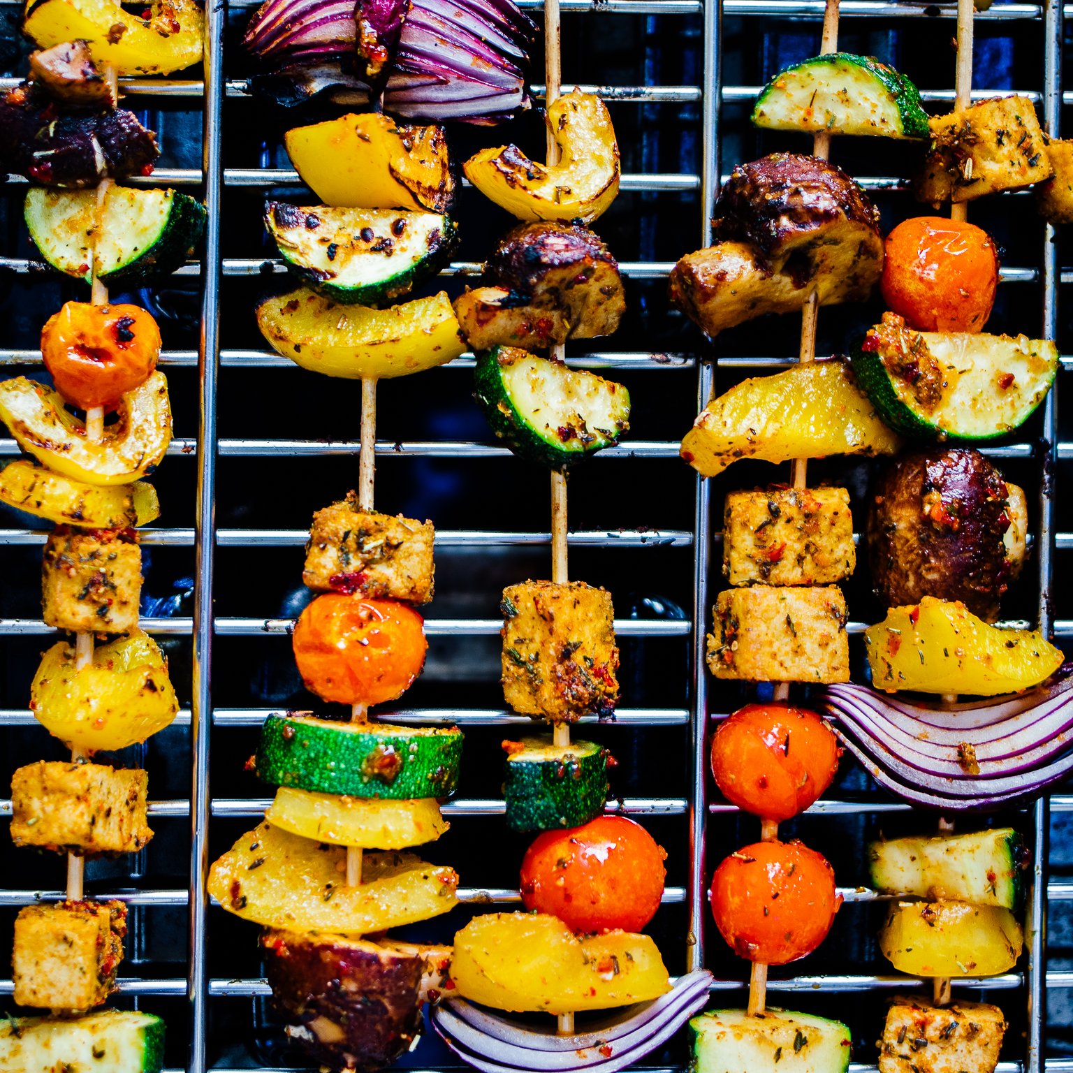 Würzige vegane Tofu-Spieße vom Grill