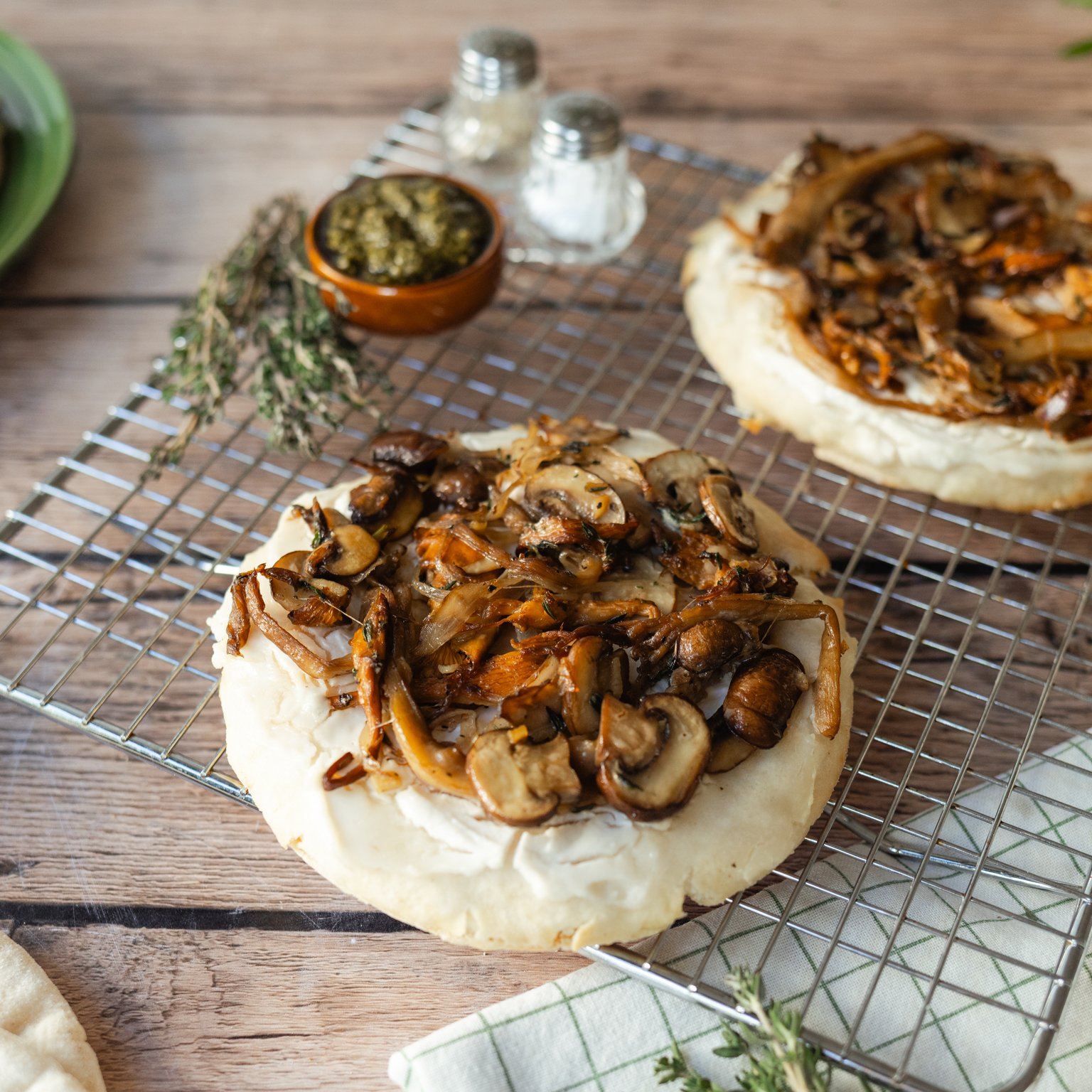 Vegan Pita Pizza à la Funghi