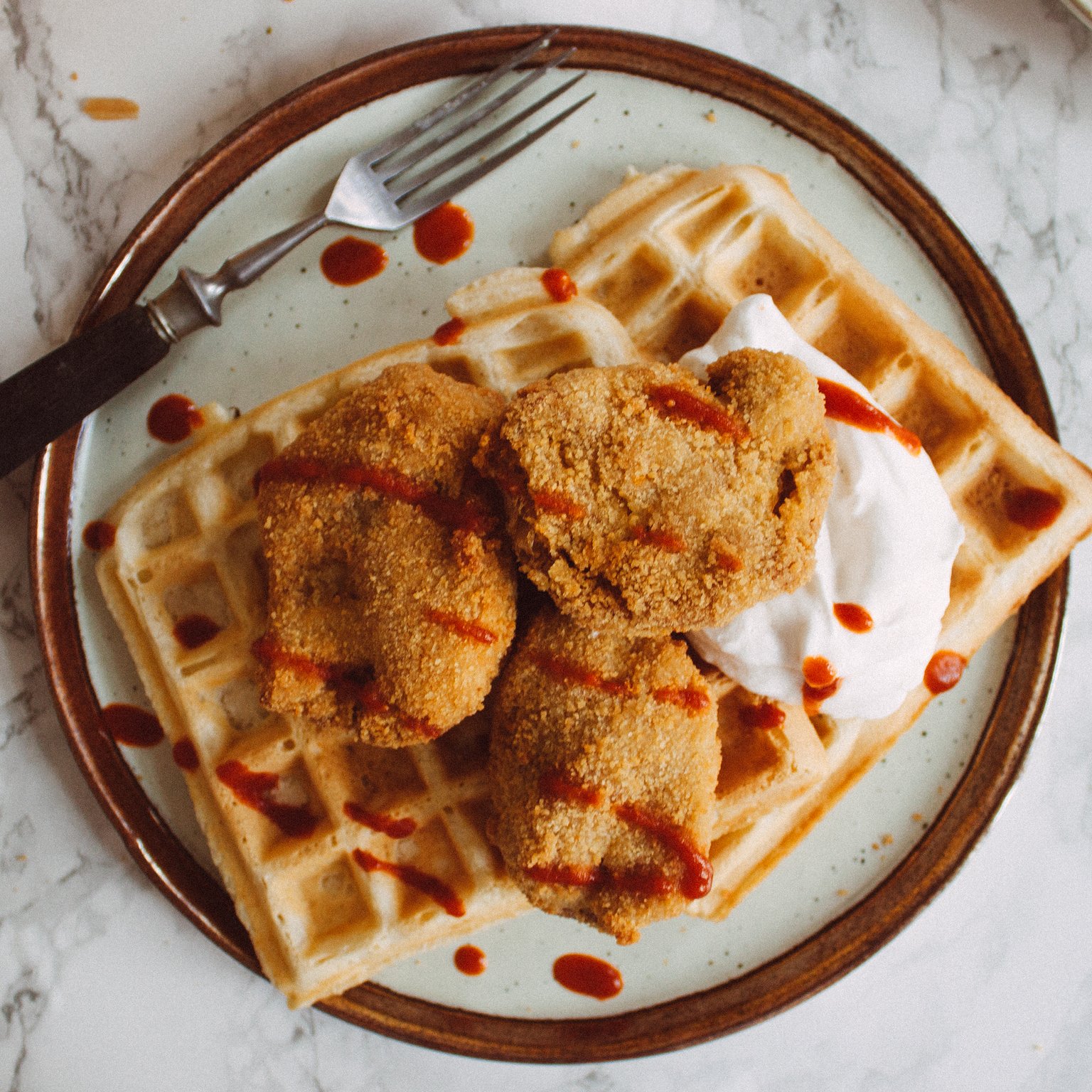 Vegane „Chicken & Waffles“