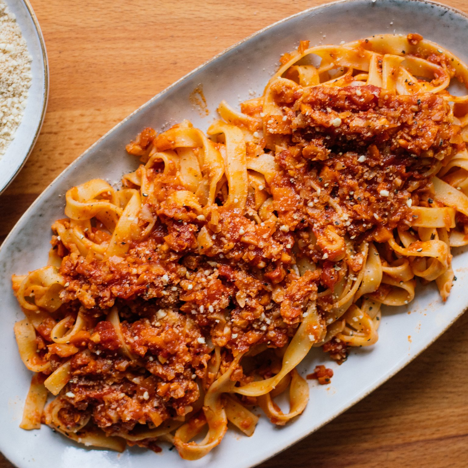 Tagliatelle mit Blumenkohl-Tomaten-Sauce