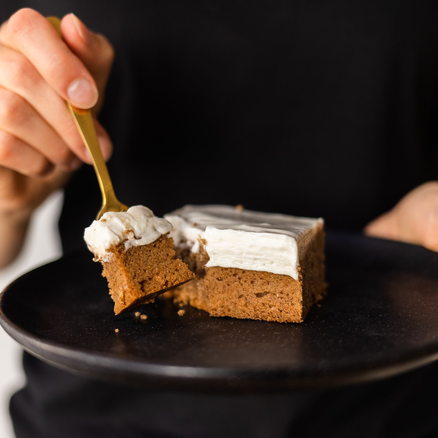 Veganer Gewürzkuchen mit Frischkäse-Frosting