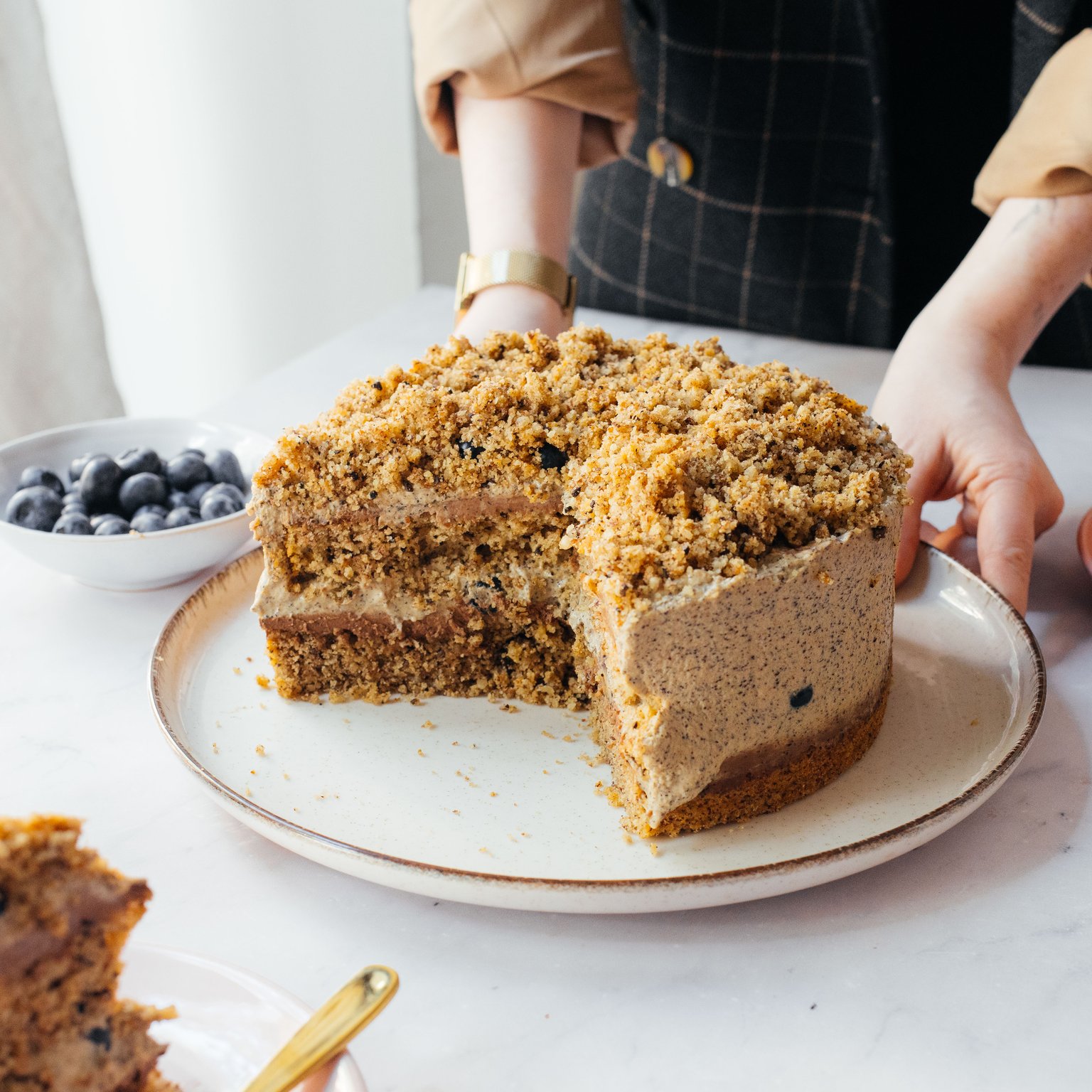 Vegan Cappuccino-Crumble-Cake with Blueberries
