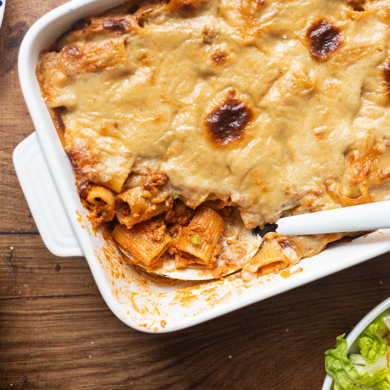 Vegane Rigatoni al Forno (Nudel-Hack-Auflauf mit Erbsen)
