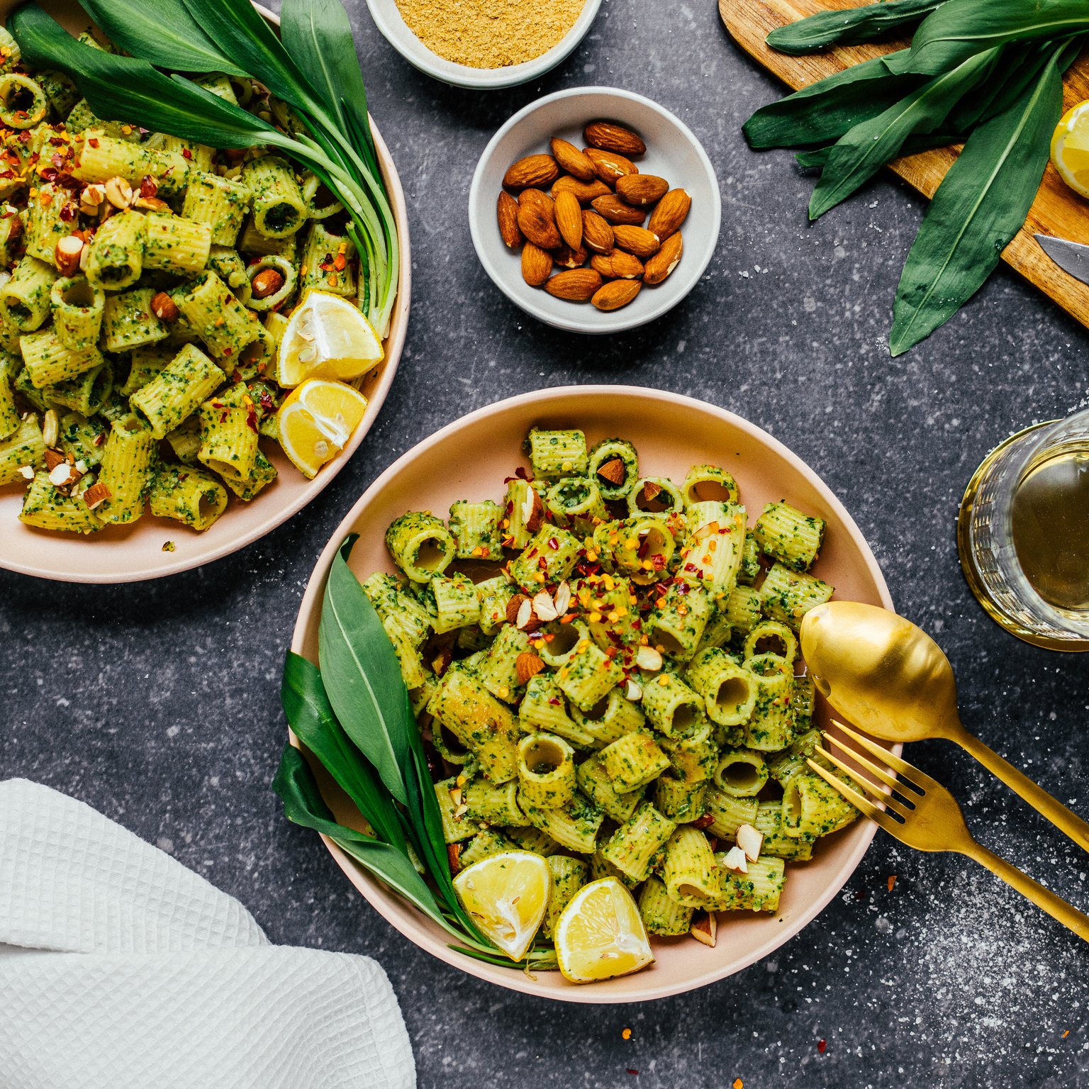 Pasta mit veganem Bärlauchpesto