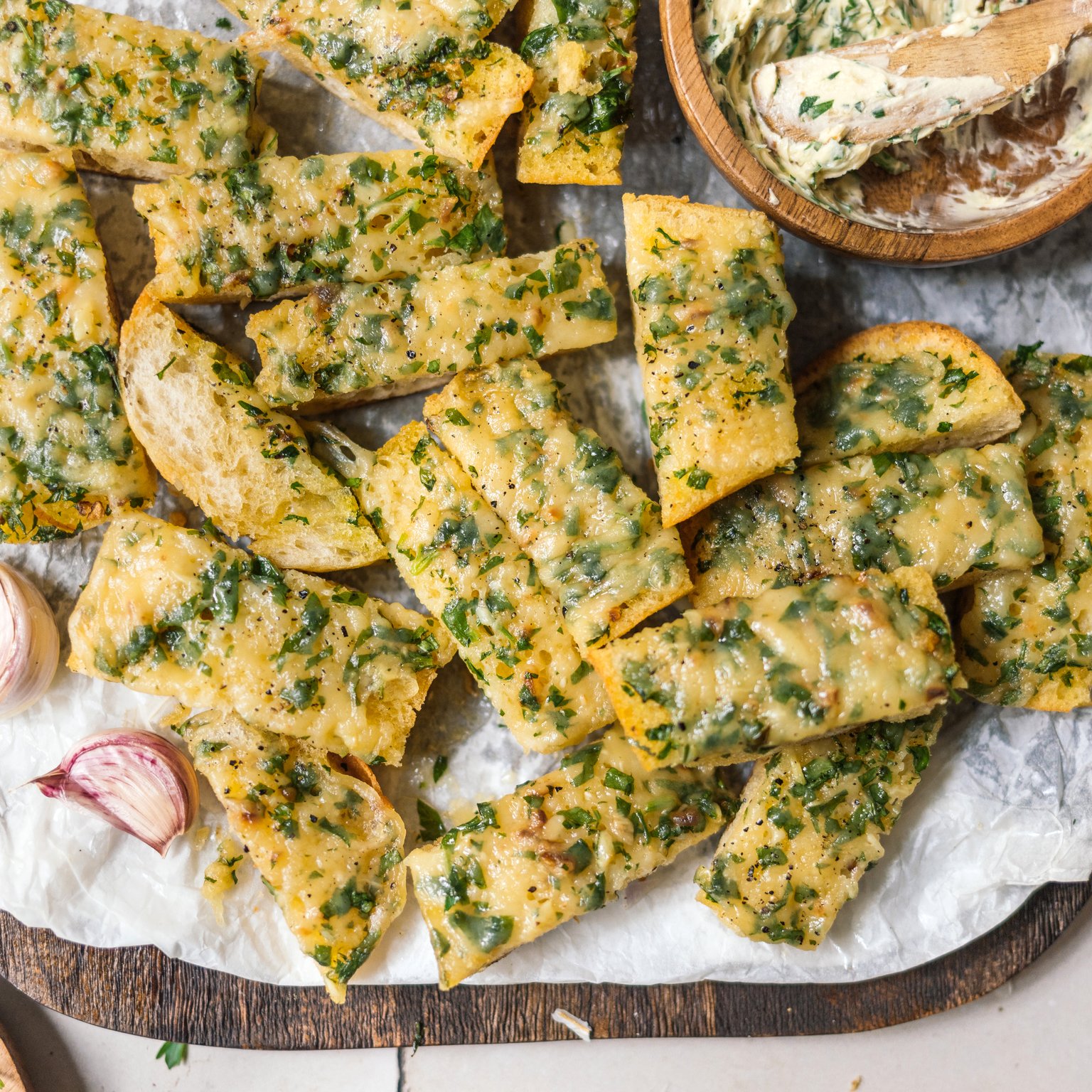 Vegan Cheesy Garlic Bread