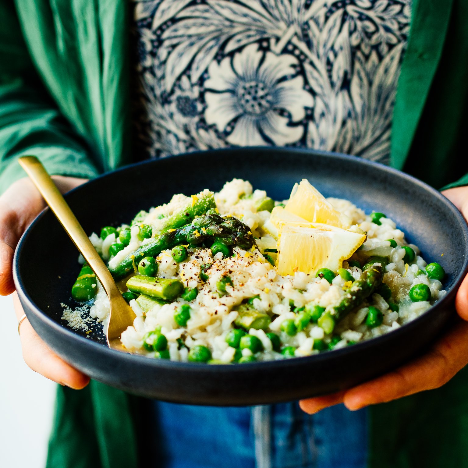 Simple Vegan Asparagus Risotto with Peas