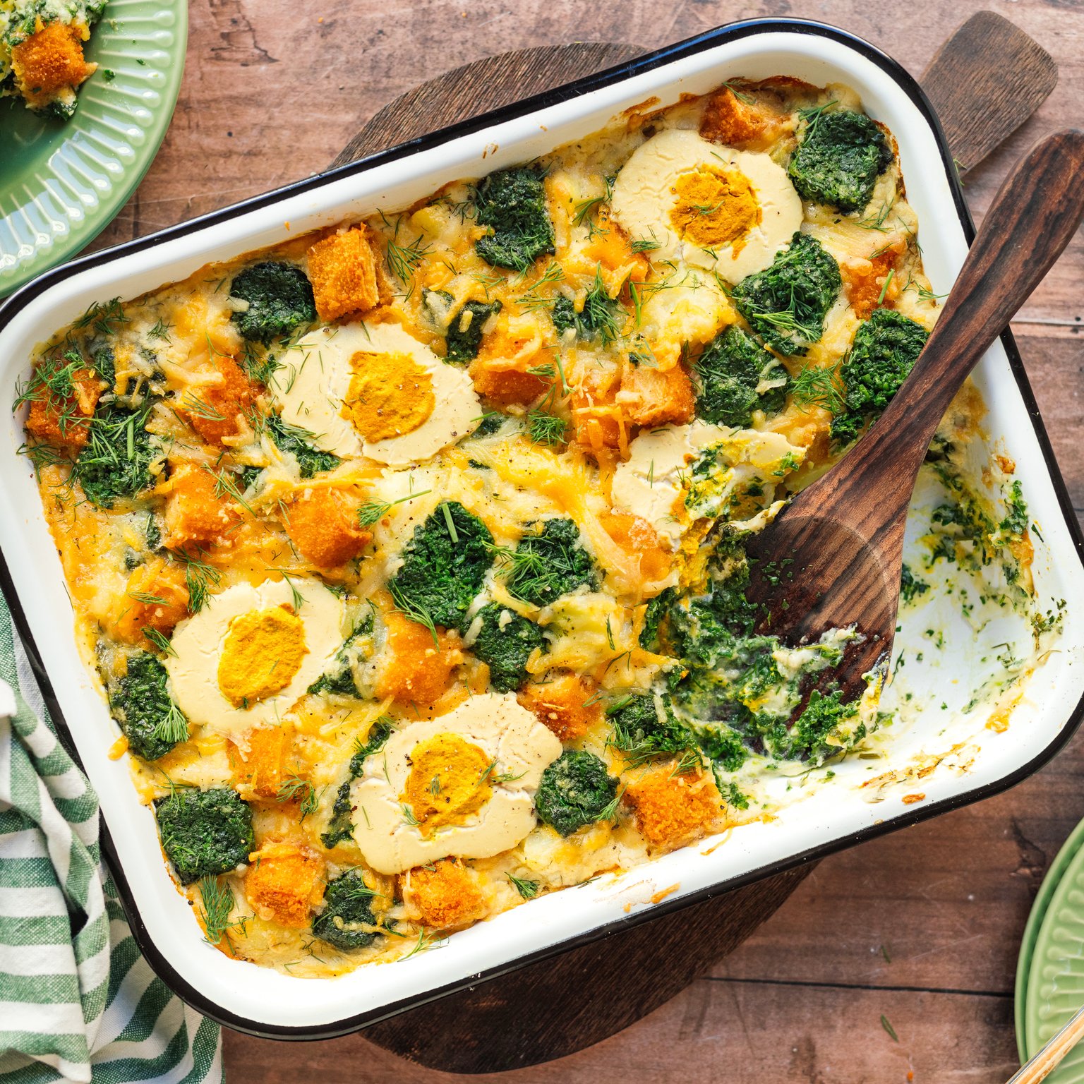 Veganer Kartoffel-Spinat-Fischstäbchen-Auflauf mit „Ei“