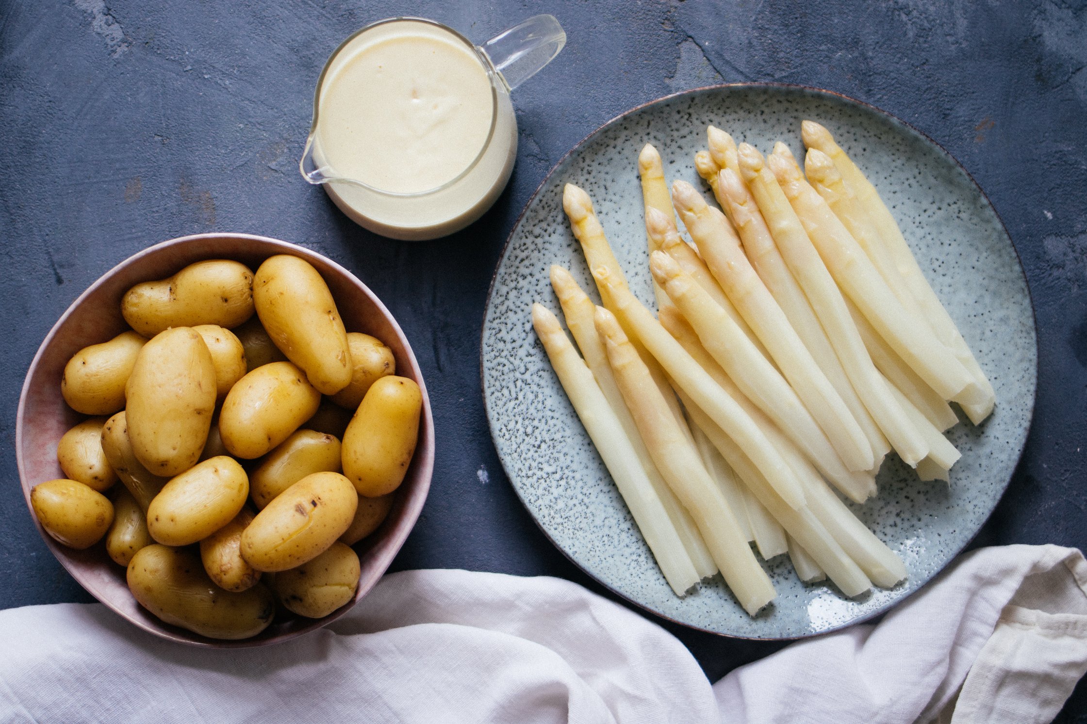 potatoes, asparagus and vegan sauce hollandaise