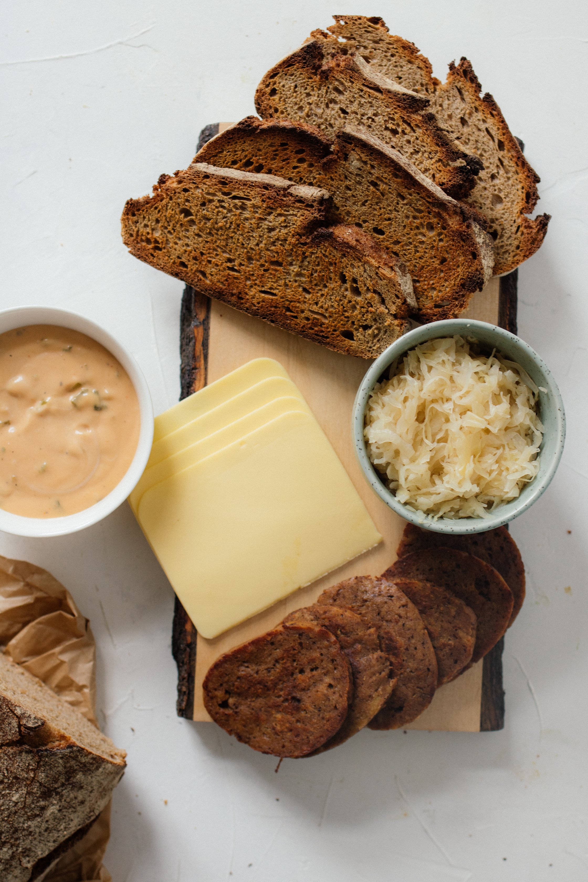 zutaten für veganes reuben sandwich