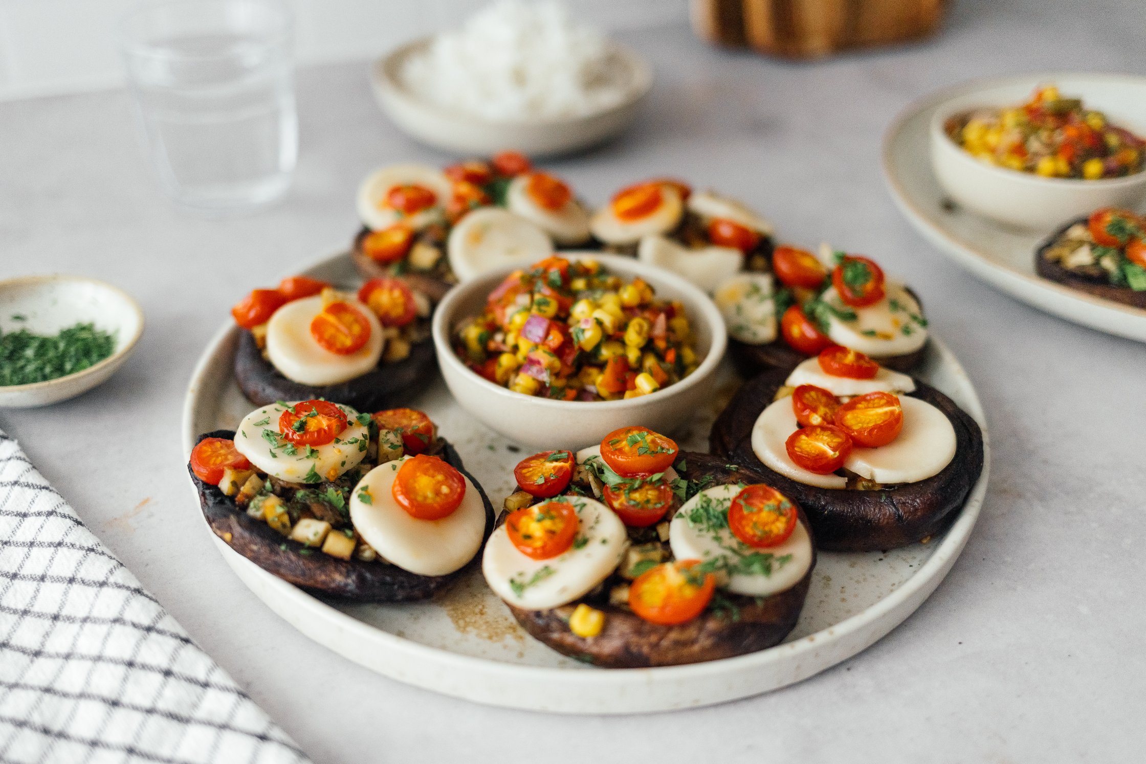 gefüllte & gegrillte Portobello Pilze mit Pickled Salsa