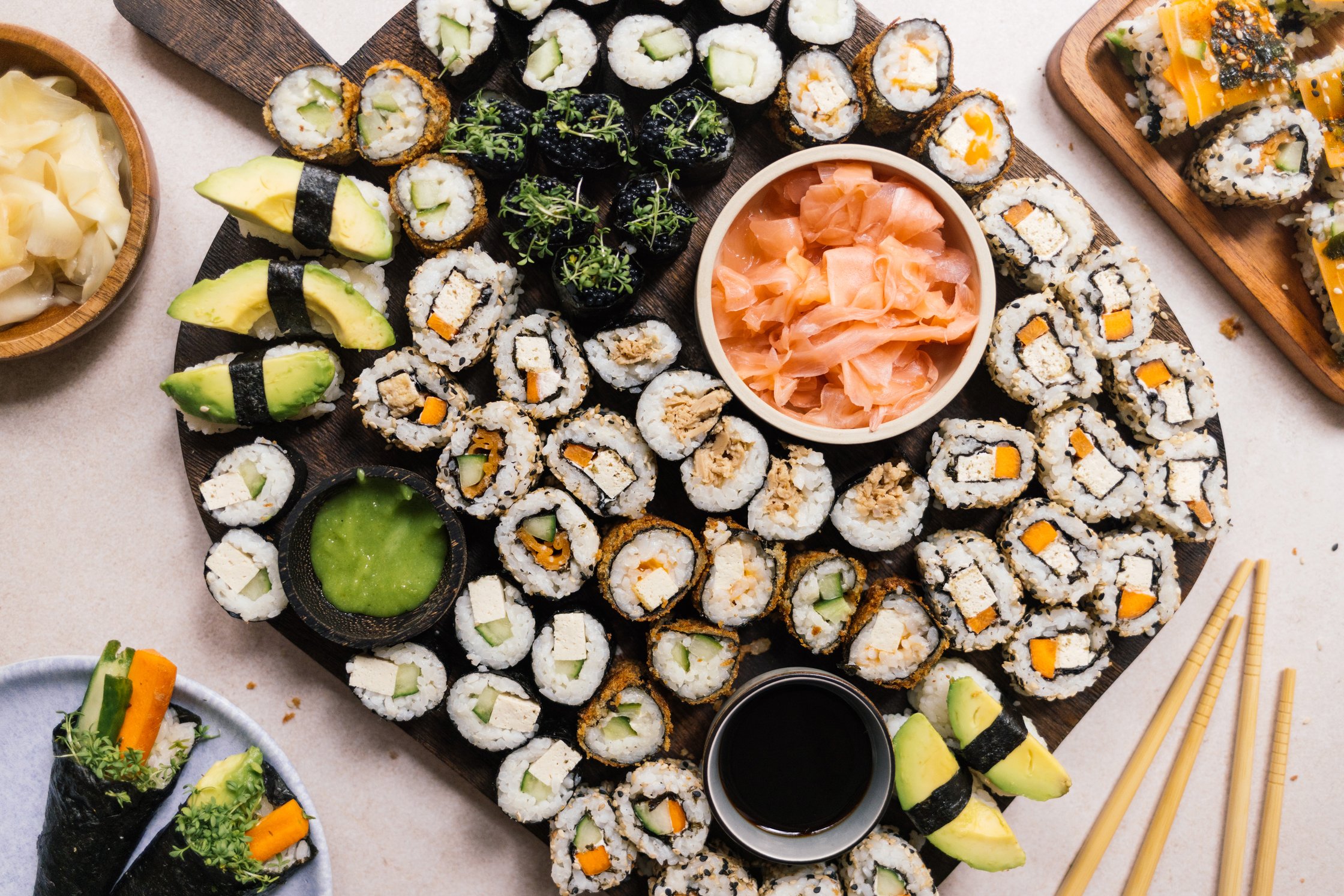 vegane Sushi Platte zu hause selbstgemacht