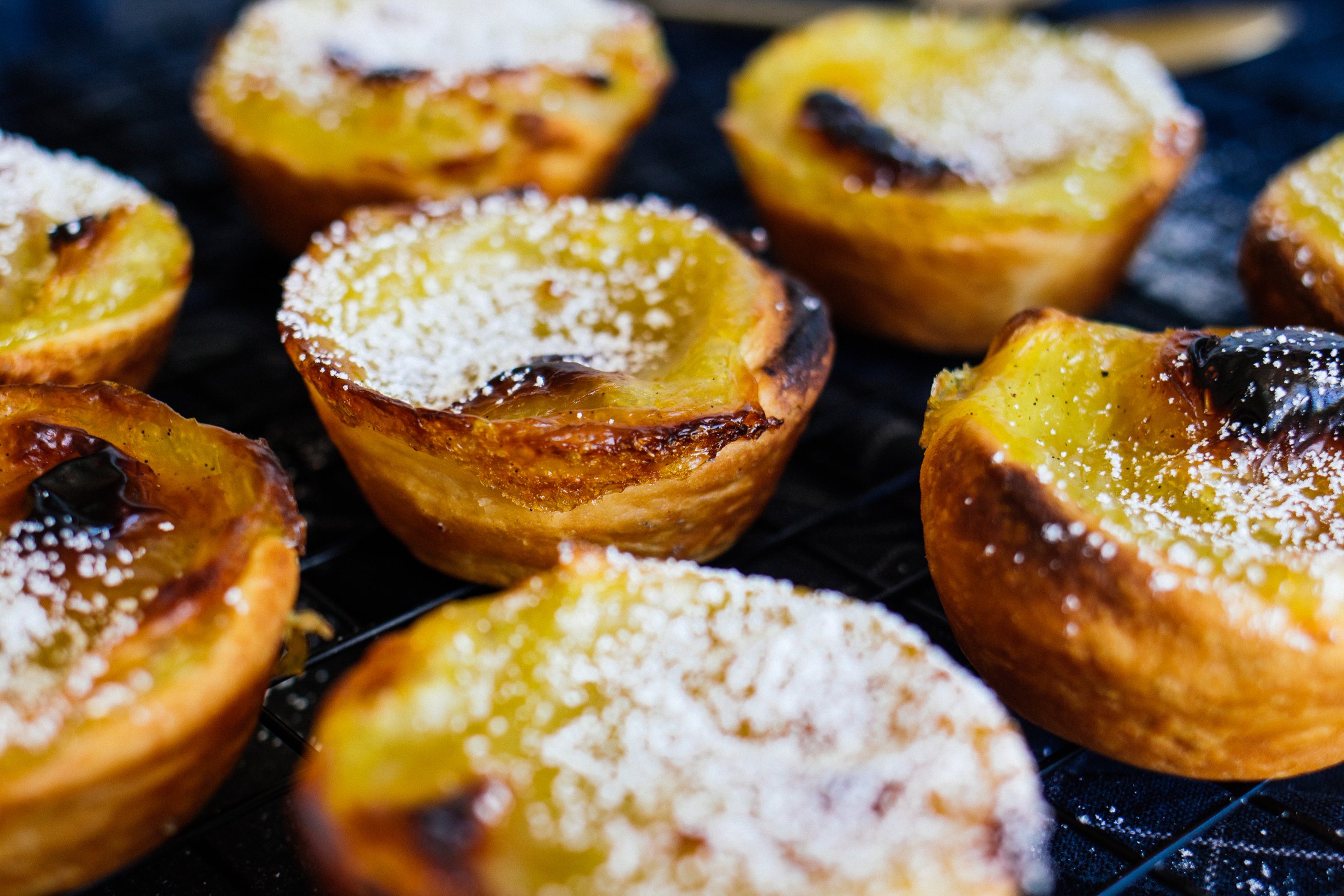 vegane Pastel de Nata mit Puderzucker