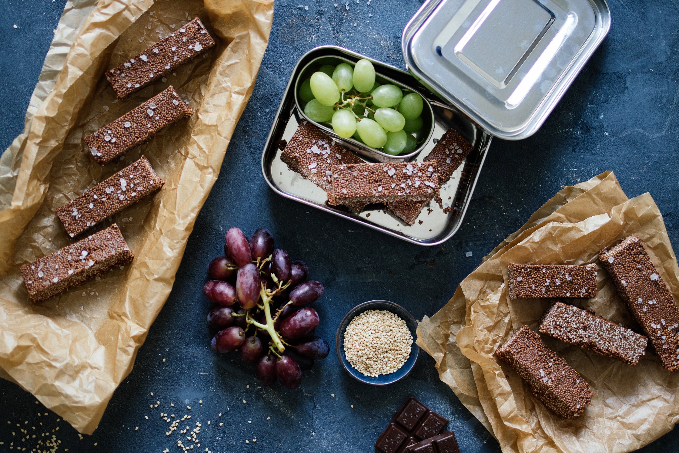 Amaranth-Tahin-Bars schön angerichtet