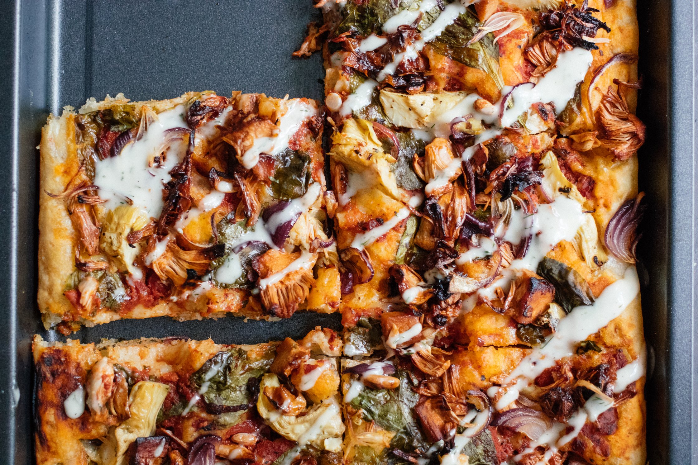 topshot of vegan bbq sheetpan pizza
