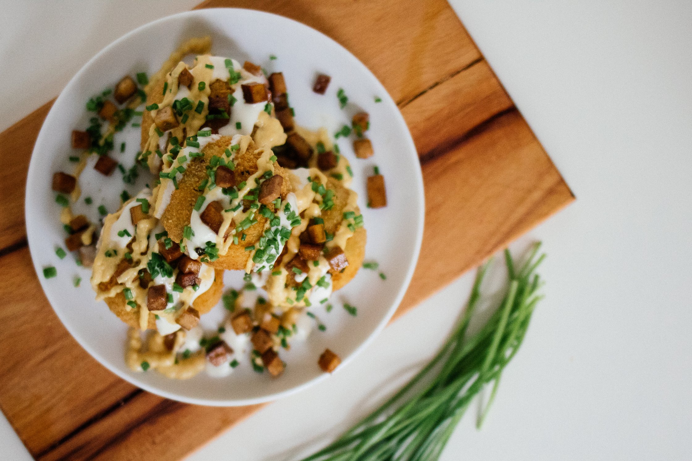 Vegane Frittierte Kartoffelbällchen von oben fotografiert