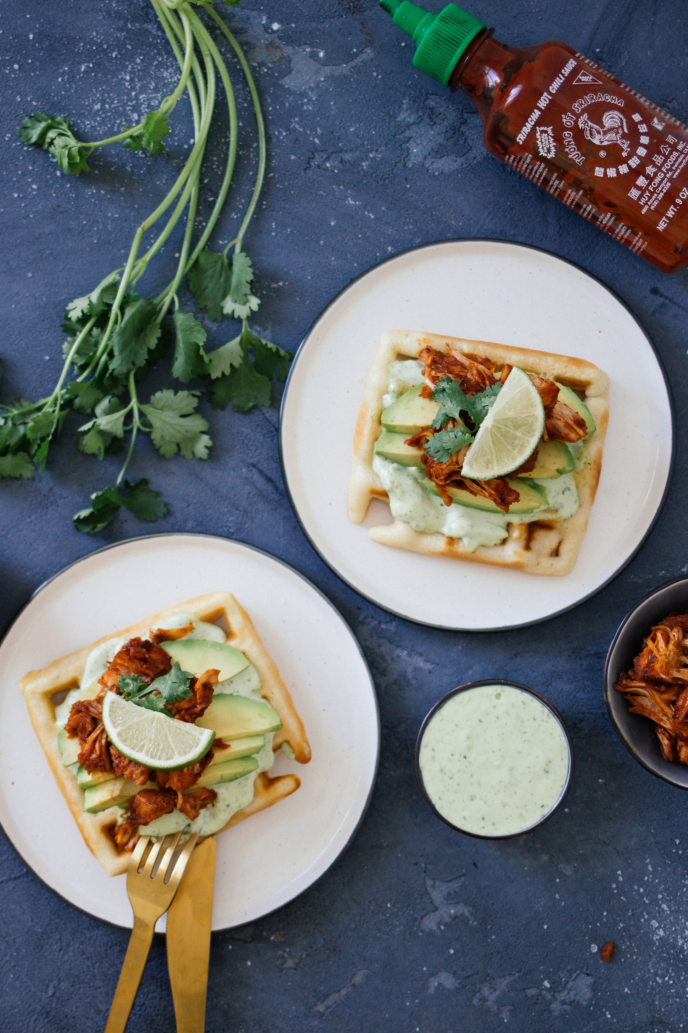 Tacos mit Koriander und Sriracha